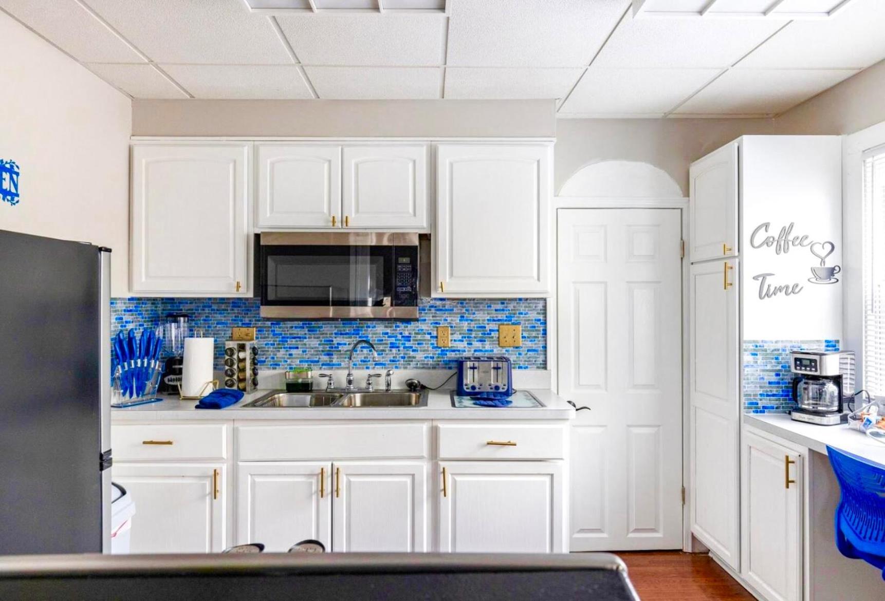 The Sapphire Haven - Your Old Brooklyn Oasis Awaits Families, Couples, Business Travelers Near Downtown With Parking, 300 Mb Wifi & Self Check-in Cleveland