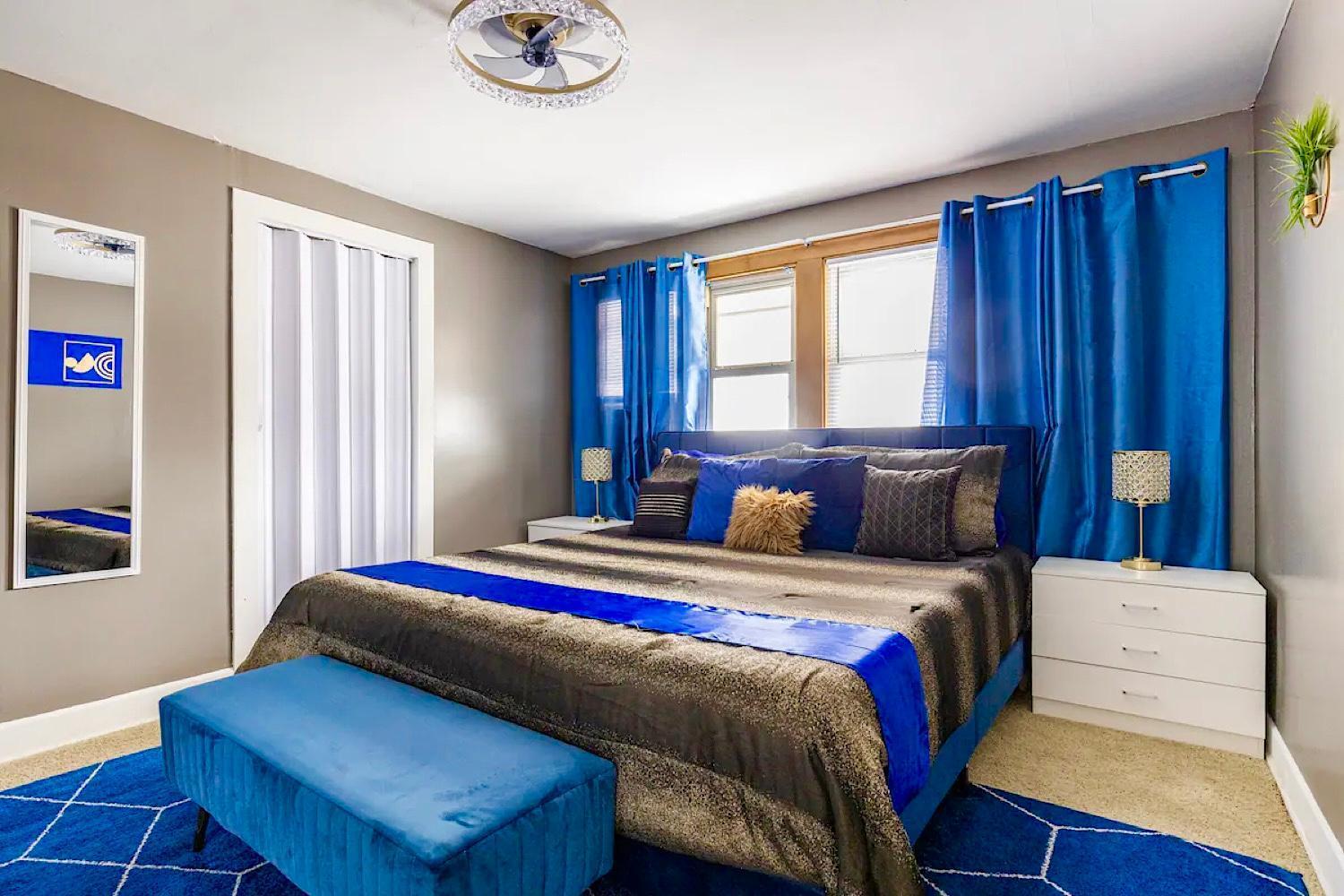 Holiday home The Sapphire Haven - Your Old Brooklyn Oasis Awaits Families, Couples, Business Travelers Near Downtown With Parking, 300 Mb Wifi & Self Check-in *