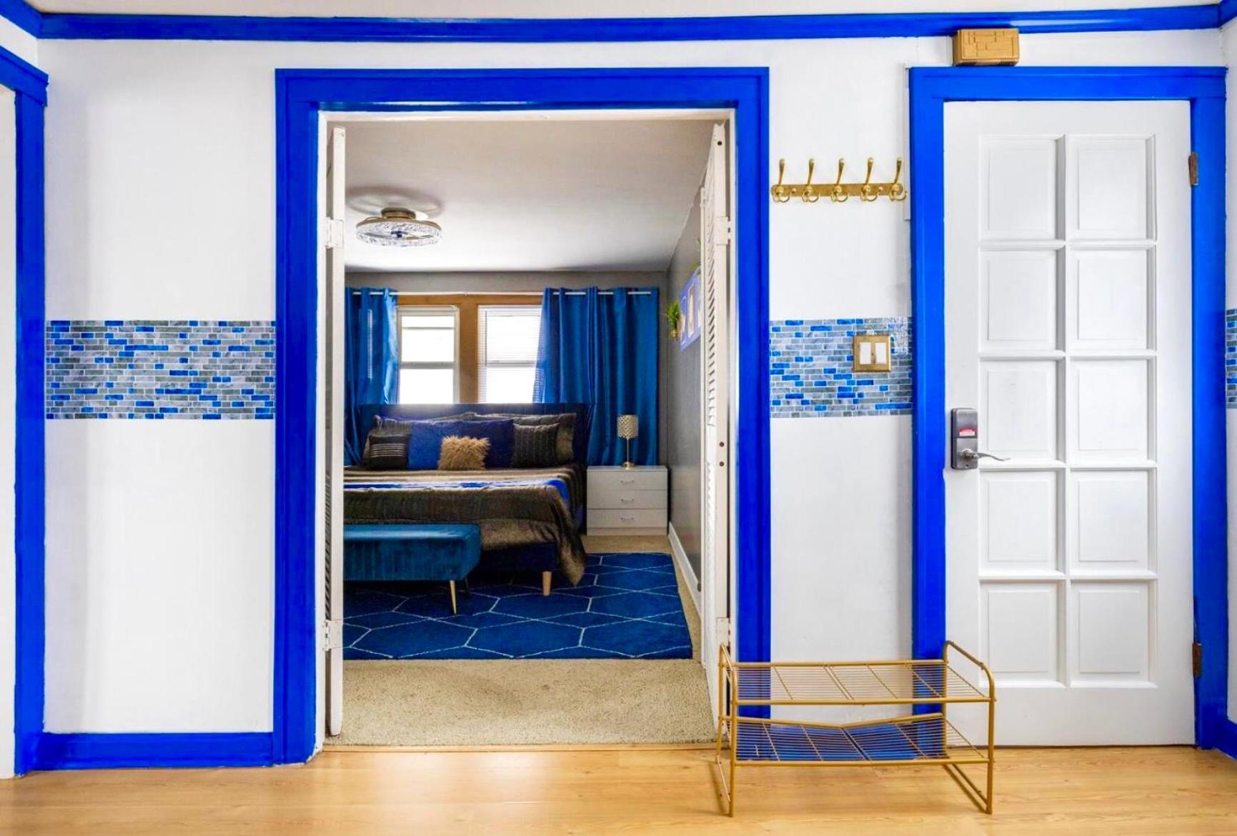 The Sapphire Haven - Your Old Brooklyn Oasis Awaits Families, Couples, Business Travelers Near Downtown With Parking, 300 Mb Wifi & Self Check-in *