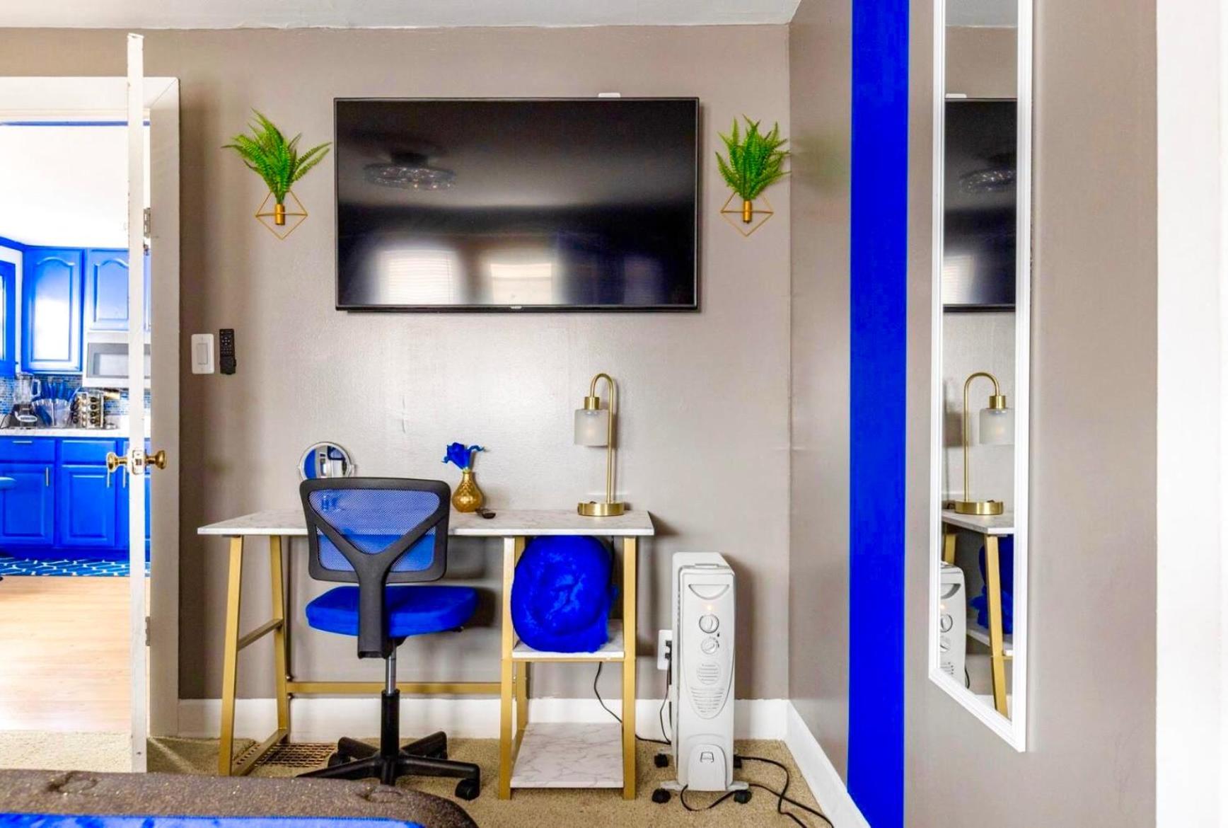 Holiday home The Sapphire Haven - Your Old Brooklyn Oasis Awaits Families, Couples, Business Travelers Near Downtown With Parking, 300 Mb Wifi & Self Check-in