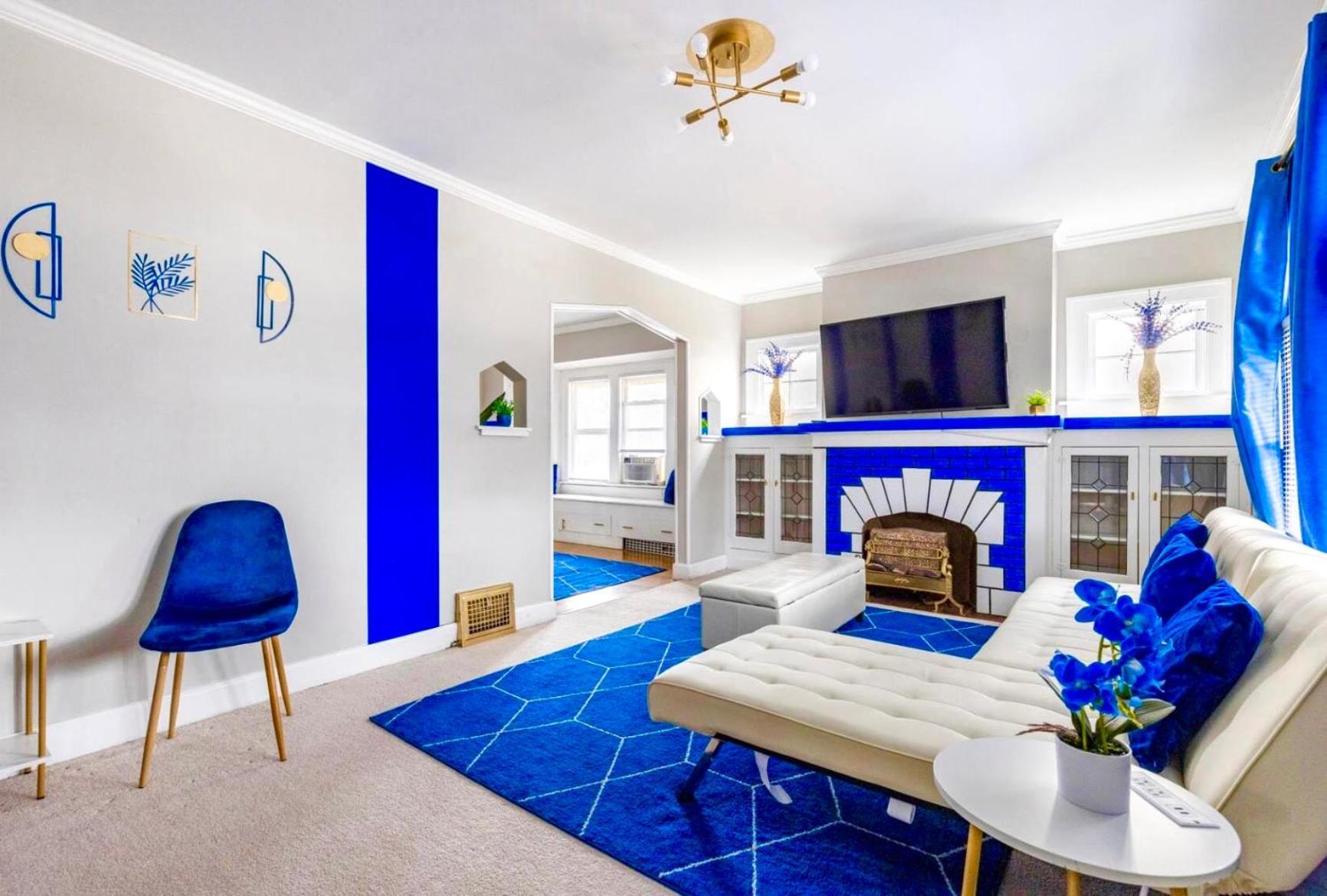 The Sapphire Haven - Your Old Brooklyn Oasis Awaits Families, Couples, Business Travelers Near Downtown With Parking, 300 Mb Wifi & Self Check-in * Cleveland