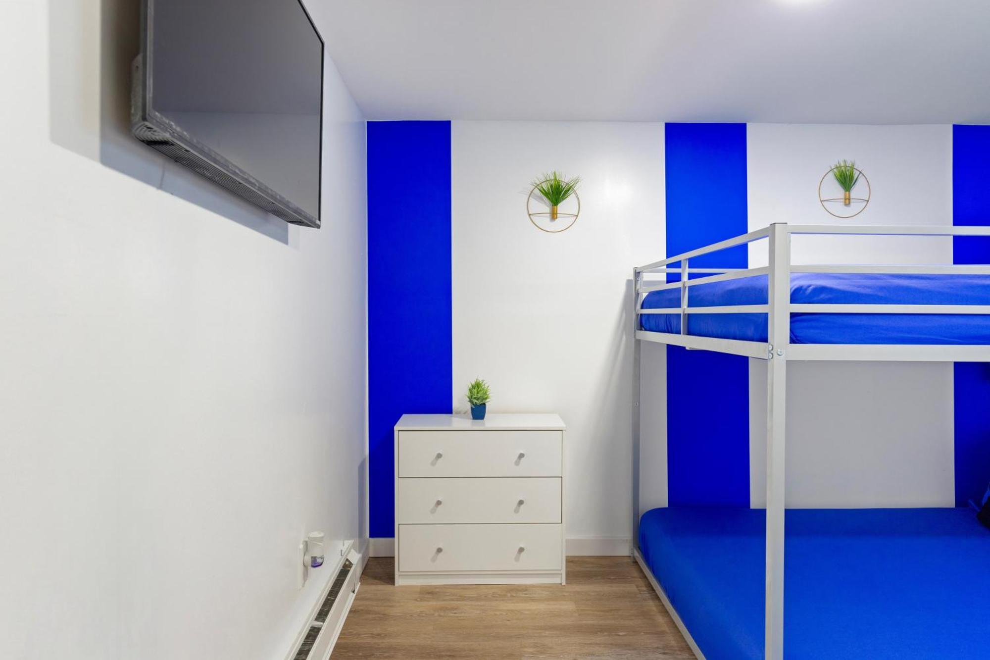 Holiday home The Sapphire Haven - Your Old Brooklyn Oasis Awaits Families, Couples, Business Travelers Near Downtown With Parking, 300 Mb Wifi & Self Check-in *