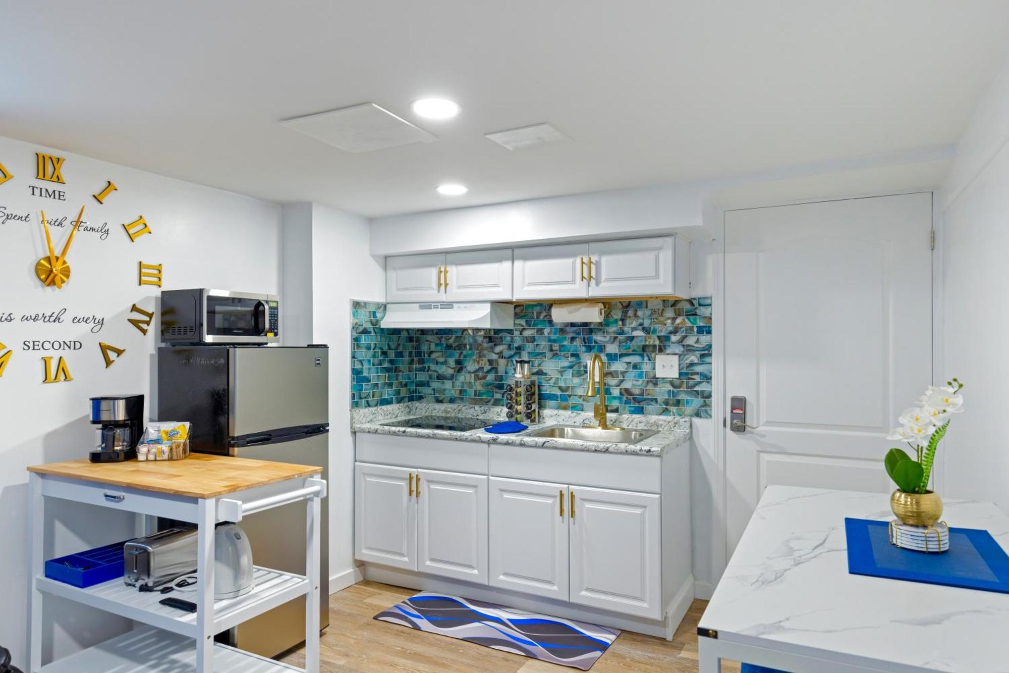 The Sapphire Haven - Your Old Brooklyn Oasis Awaits Families, Couples, Business Travelers Near Downtown With Parking, 300 Mb Wifi & Self Check-in *