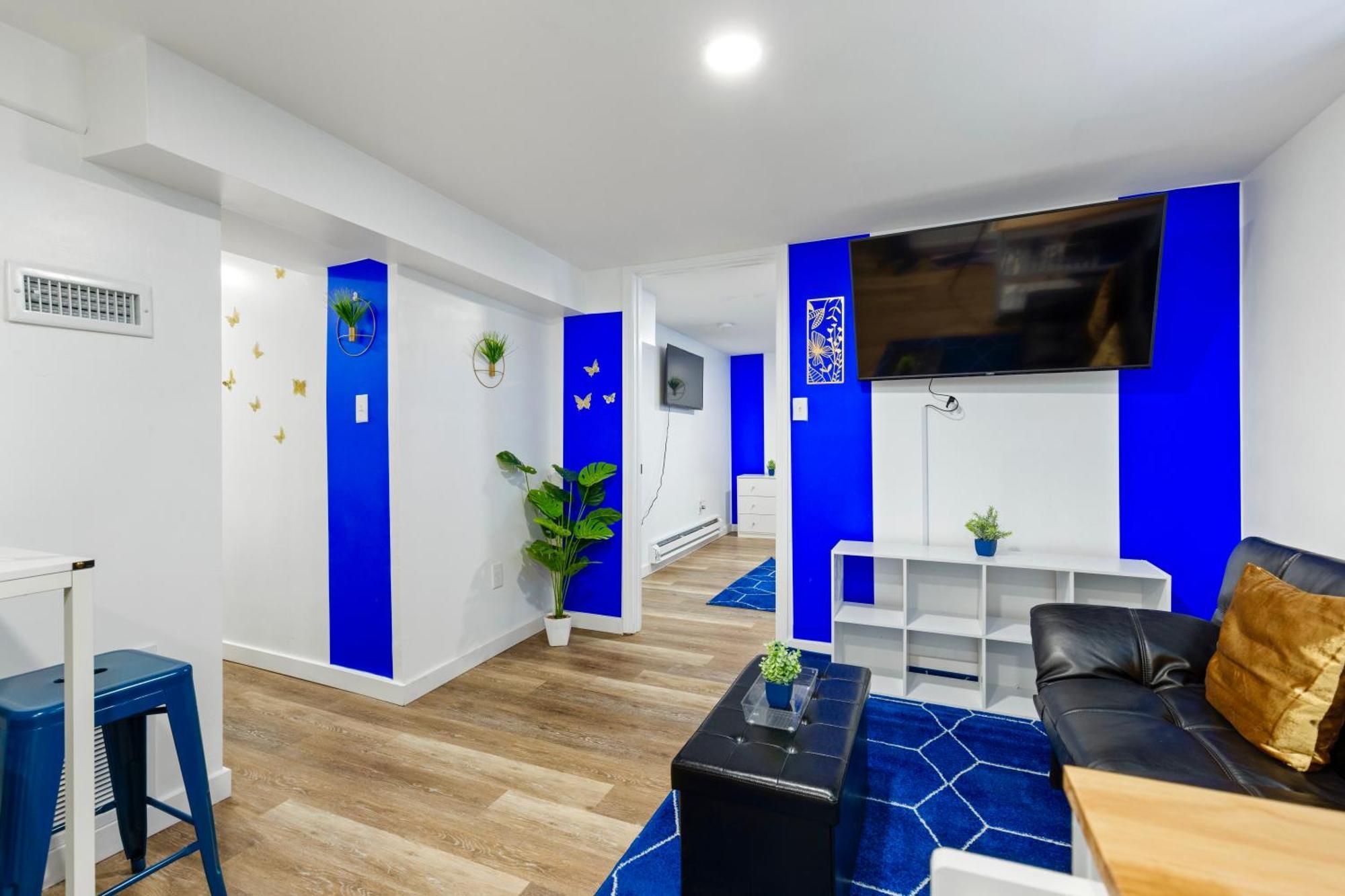 The Sapphire Haven - Your Old Brooklyn Oasis Awaits Families, Couples, Business Travelers Near Downtown With Parking, 300 Mb Wifi & Self Check-in Cleveland