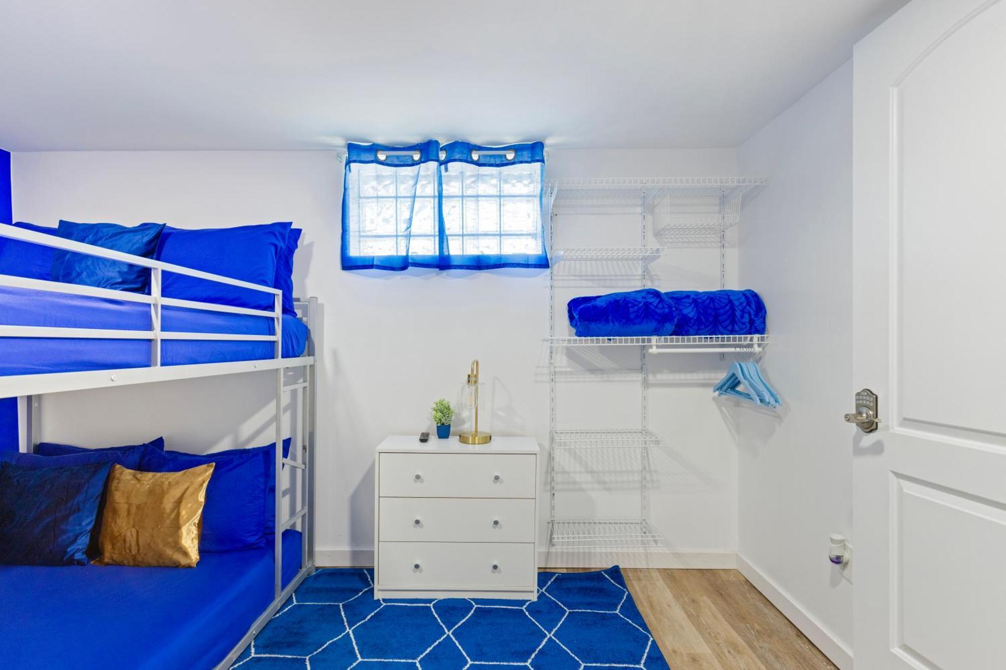 The Sapphire Haven - Your Old Brooklyn Oasis Awaits Families, Couples, Business Travelers Near Downtown With Parking, 300 Mb Wifi & Self Check-in Holiday home Cleveland
