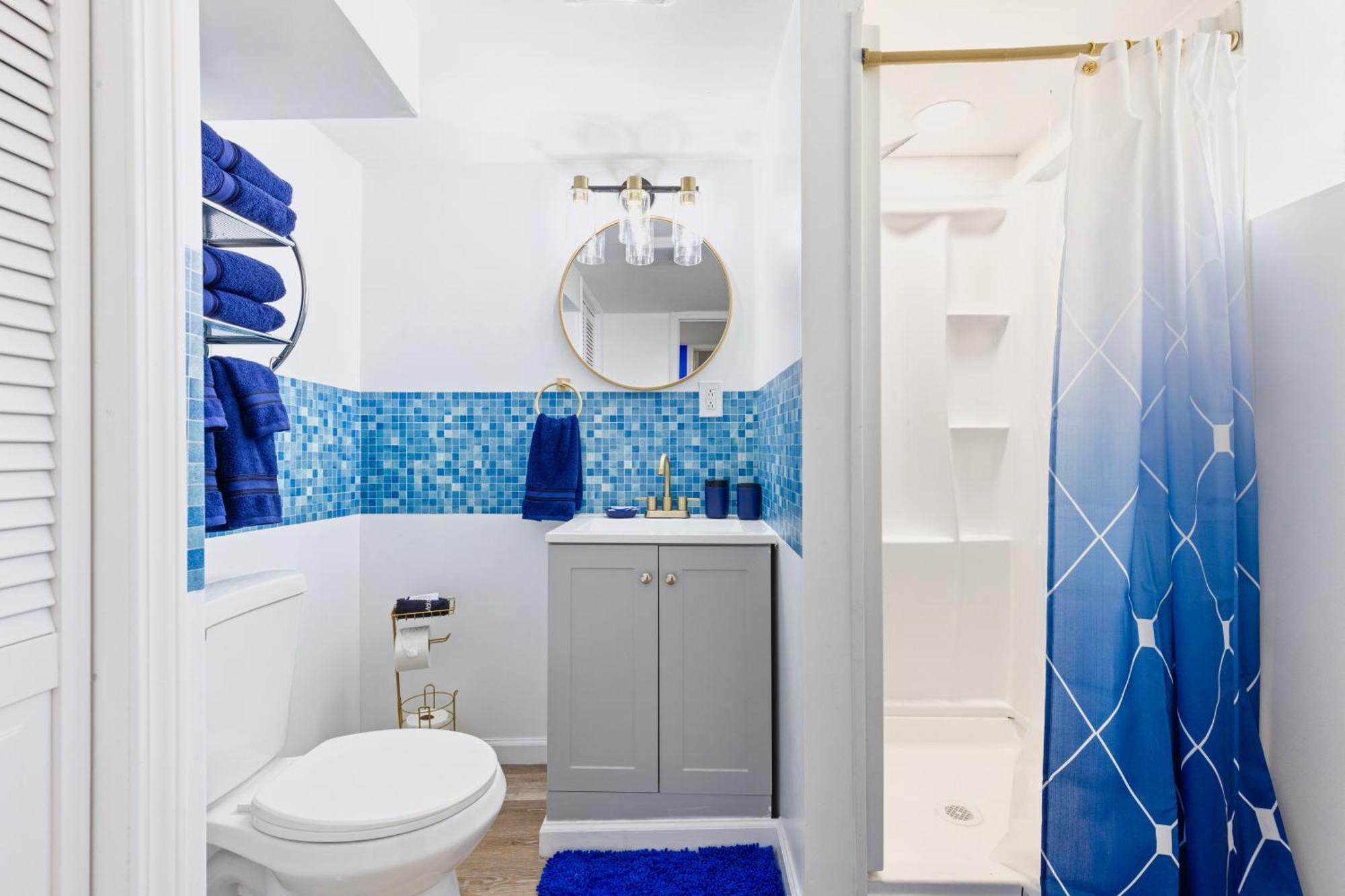 Holiday home The Sapphire Haven - Your Old Brooklyn Oasis Awaits Families, Couples, Business Travelers Near Downtown With Parking, 300 Mb Wifi & Self Check-in *