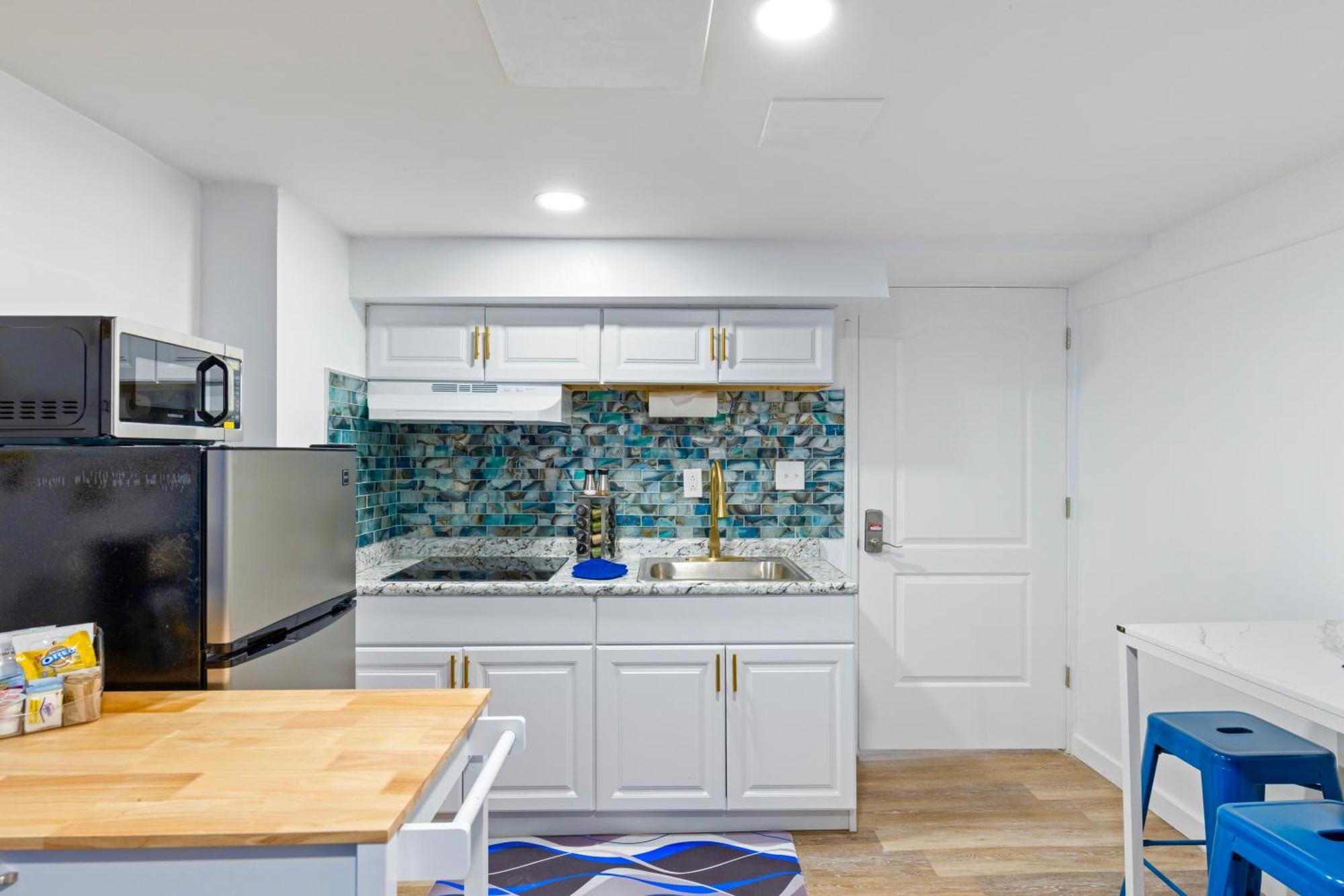 Holiday home The Sapphire Haven - Your Old Brooklyn Oasis Awaits Families, Couples, Business Travelers Near Downtown With Parking, 300 Mb Wifi & Self Check-in
