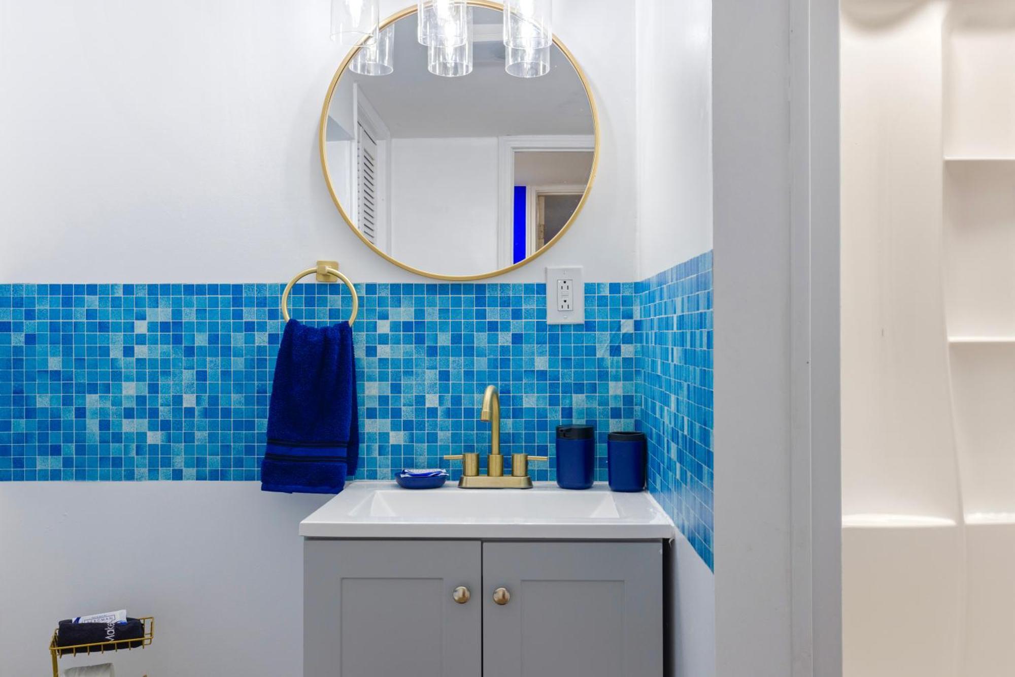 The Sapphire Haven - Your Old Brooklyn Oasis Awaits Families, Couples, Business Travelers Near Downtown With Parking, 300 Mb Wifi & Self Check-in Holiday home Cleveland