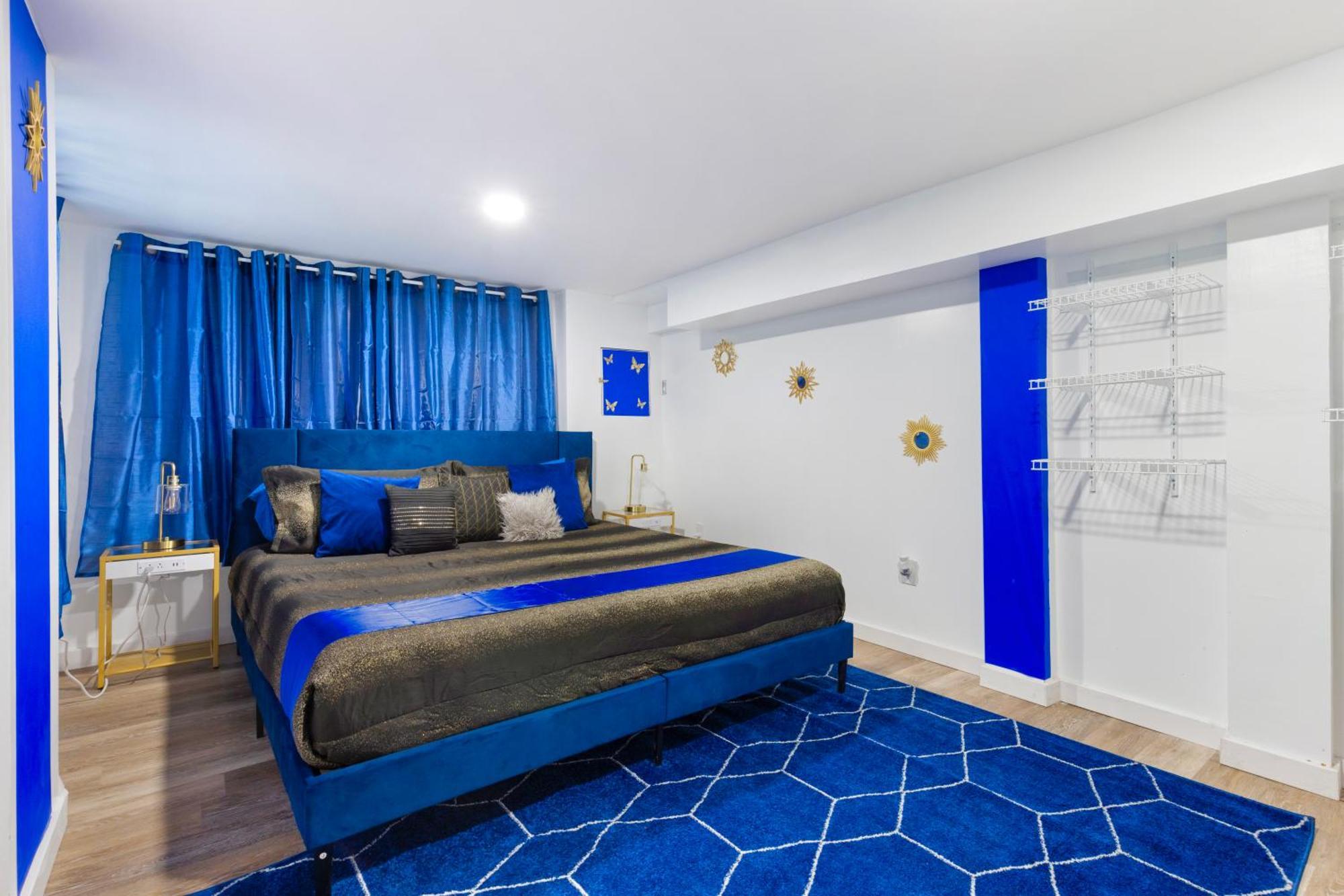 The Sapphire Haven - Your Old Brooklyn Oasis Awaits Families, Couples, Business Travelers Near Downtown With Parking, 300 Mb Wifi & Self Check-in