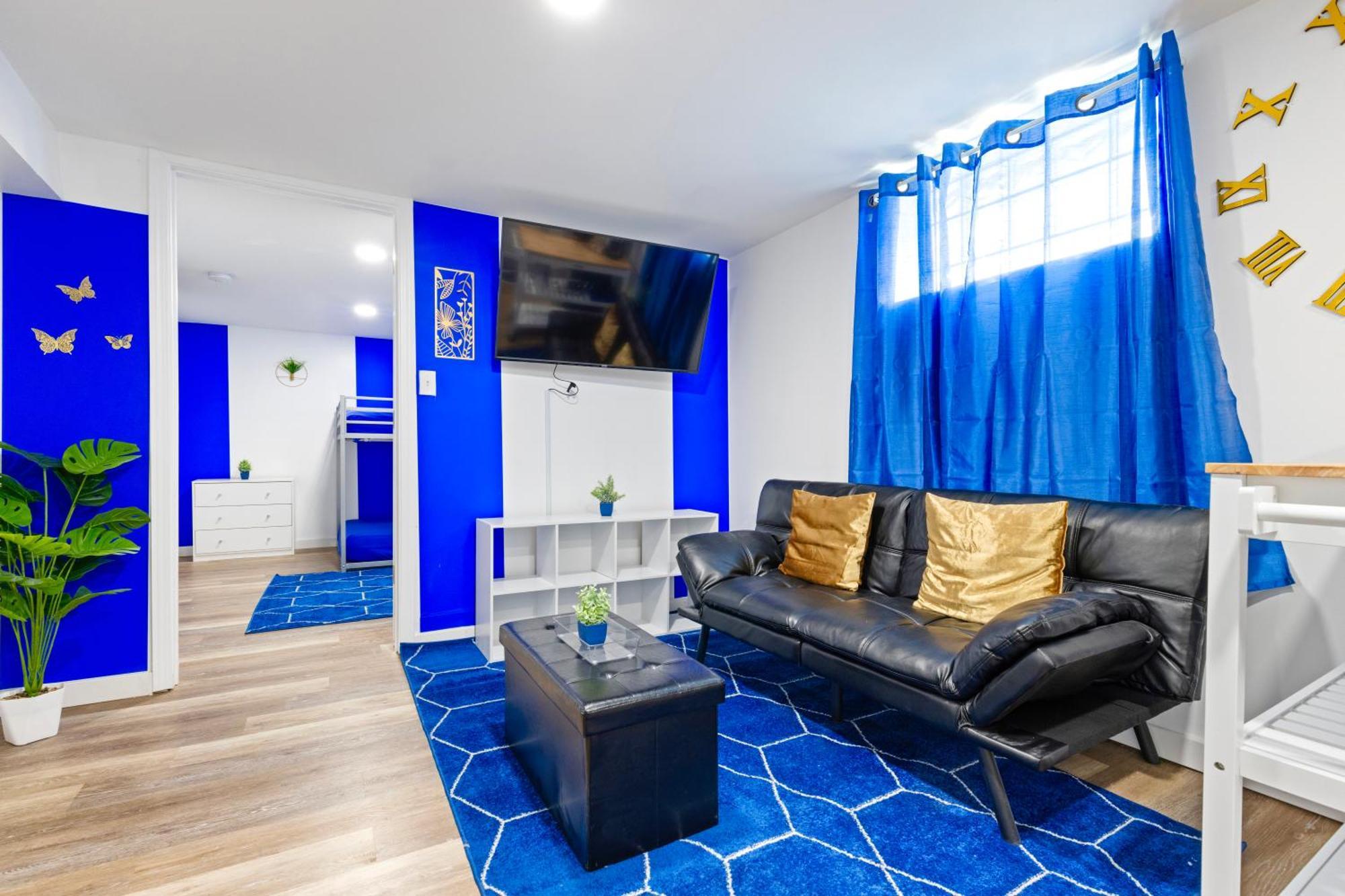 The Sapphire Haven - Your Old Brooklyn Oasis Awaits Families, Couples, Business Travelers Near Downtown With Parking, 300 Mb Wifi & Self Check-in * Cleveland