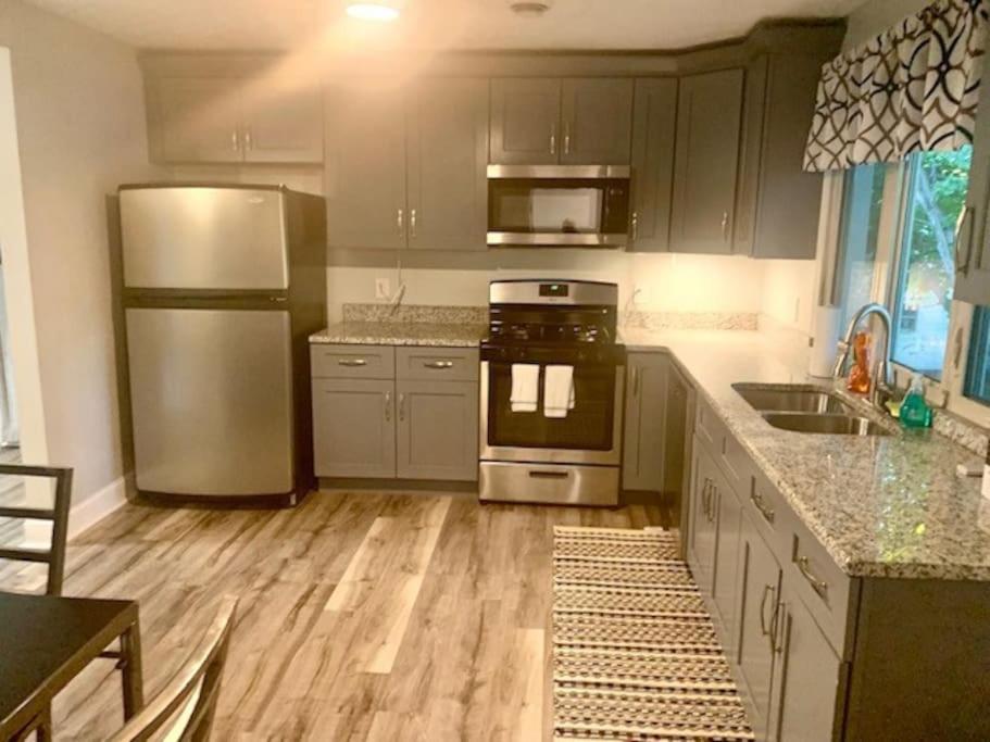The House - Terrific W33rd * Cleveland