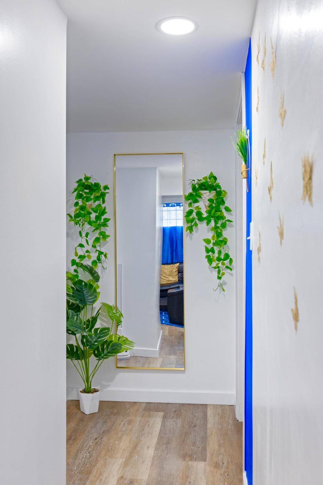 The Sapphire Haven - Your Old Brooklyn Oasis Awaits Families, Couples, Business Travelers Near Downtown With Parking, 300 Mb Wifi & Self Check-in *