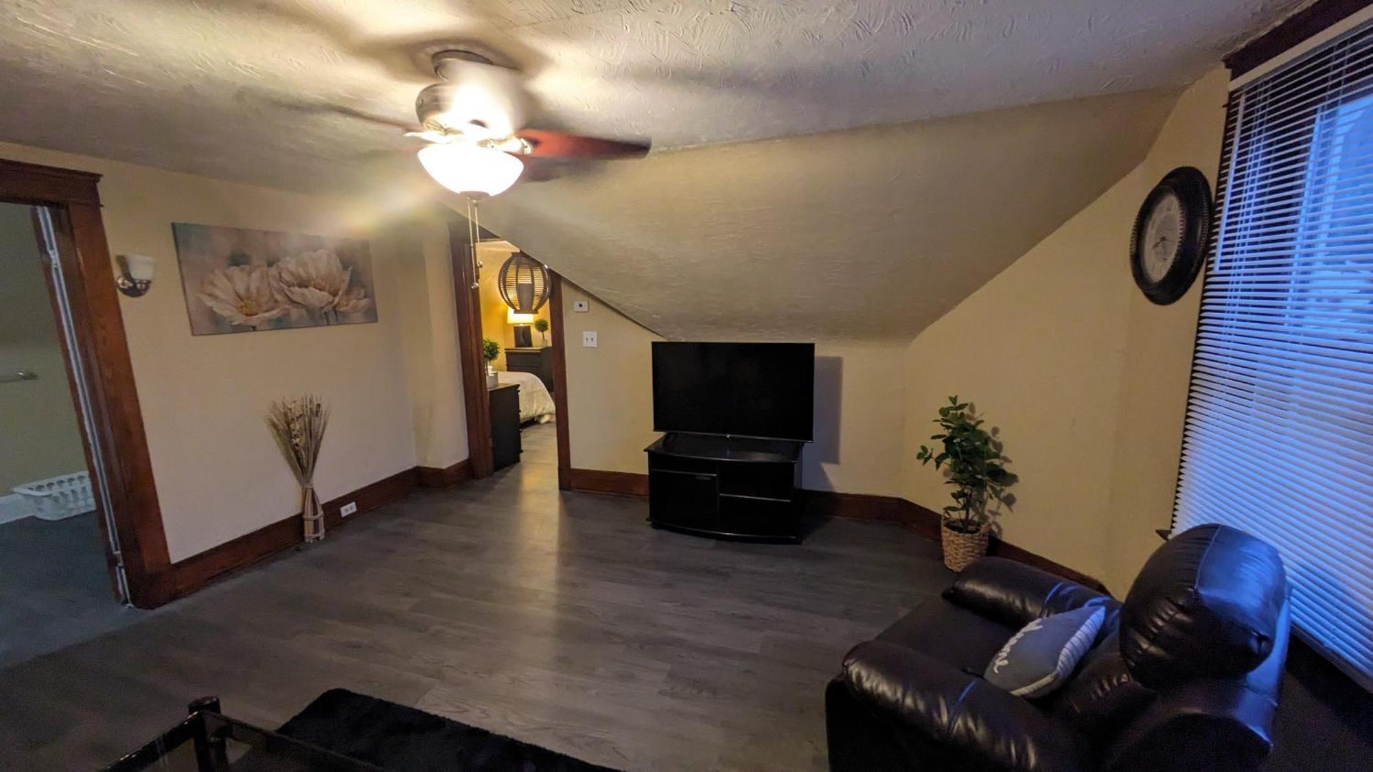 Apartment Amazing Upper Unit Cleveland