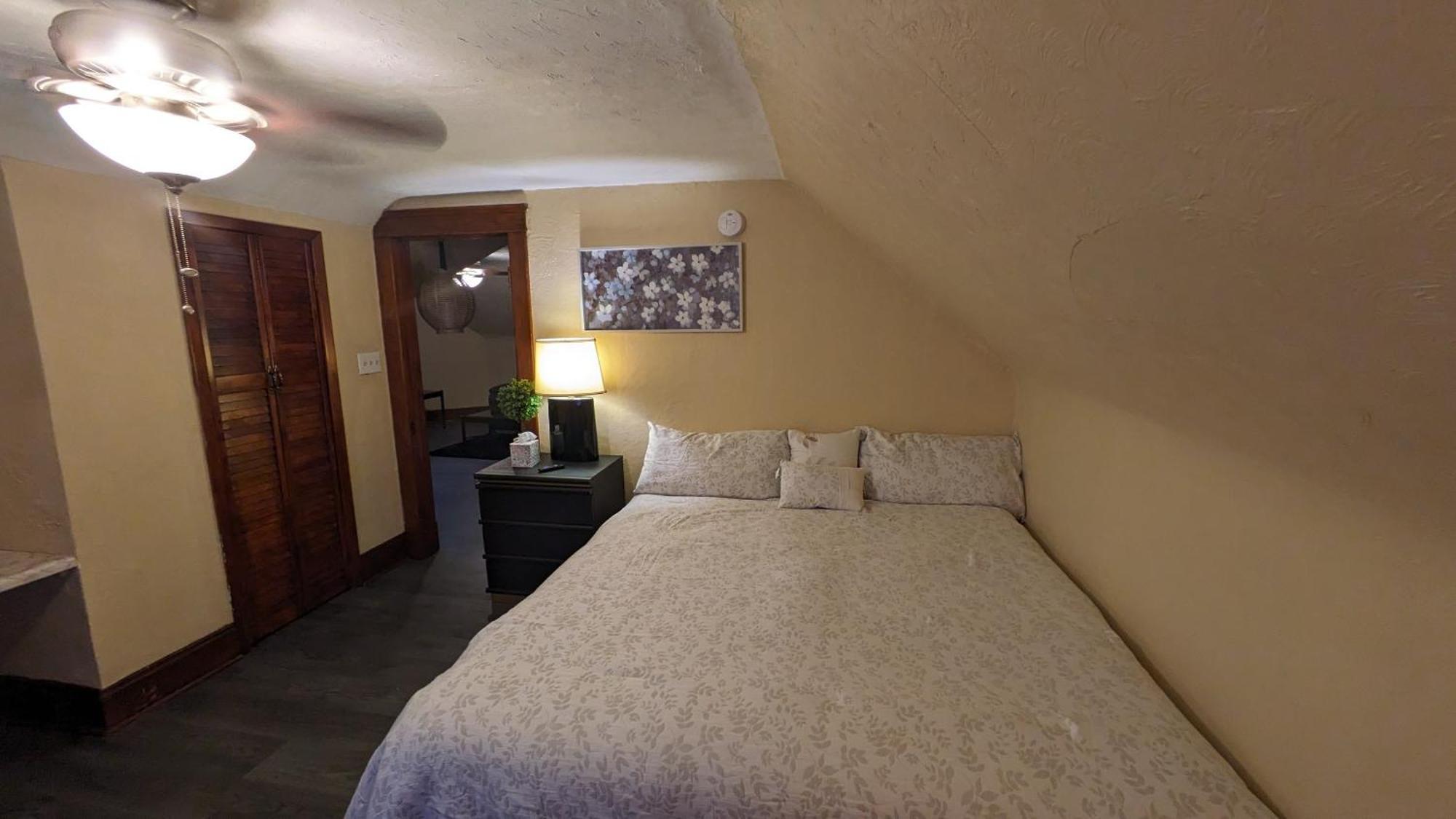 Amazing Upper Unit Apartment *
