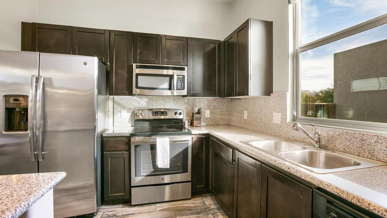 Landing At La Collina - 2 Bedrooms In Circle Apartment