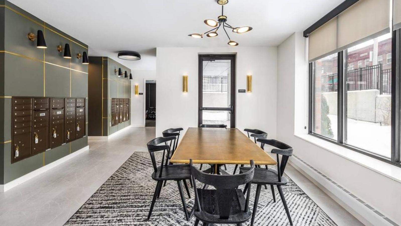 Landing At Baricelli - 1 Bedroom In Circle *