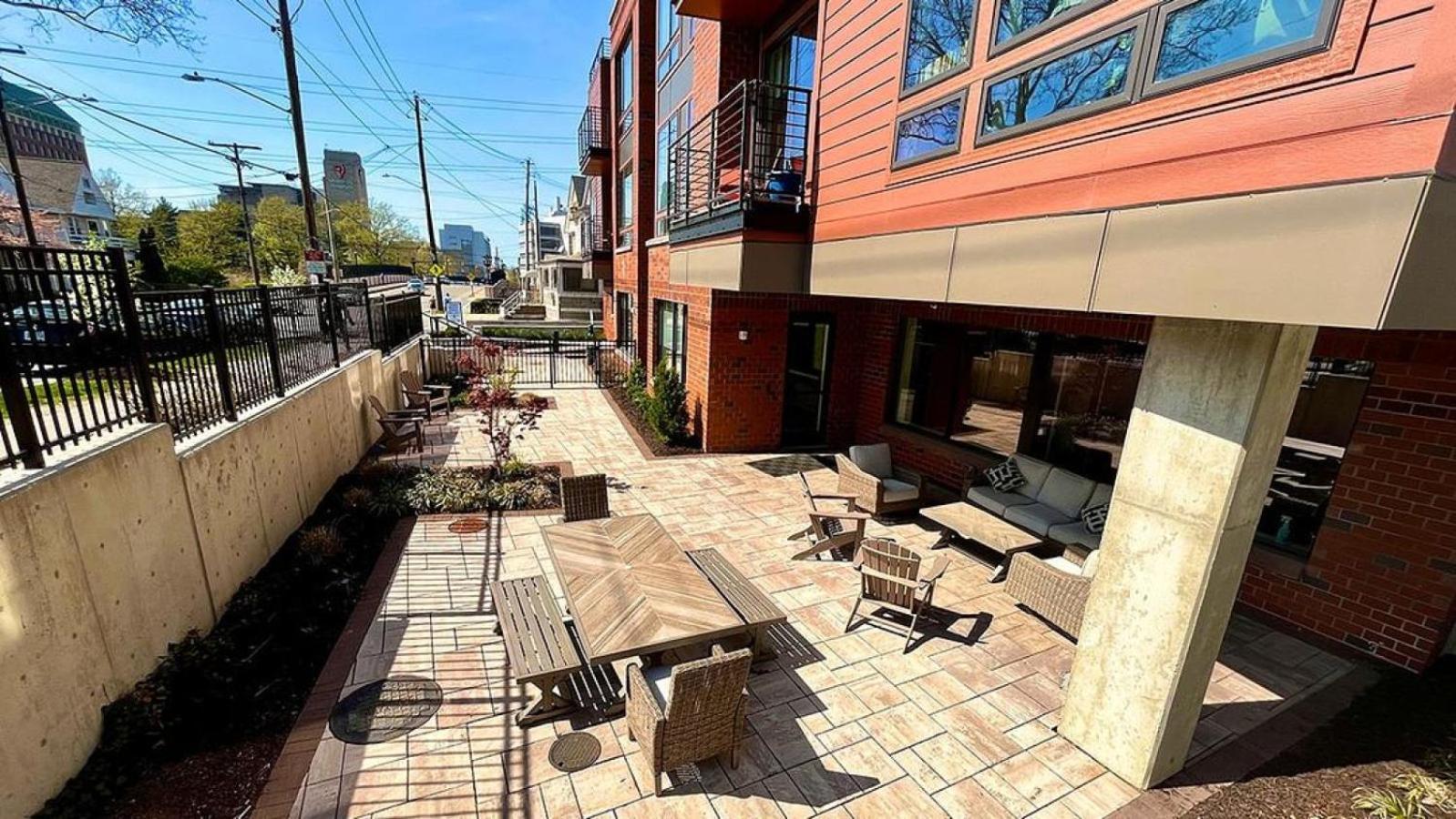 Landing At Baricelli - 1 Bedroom In Circle Cleveland