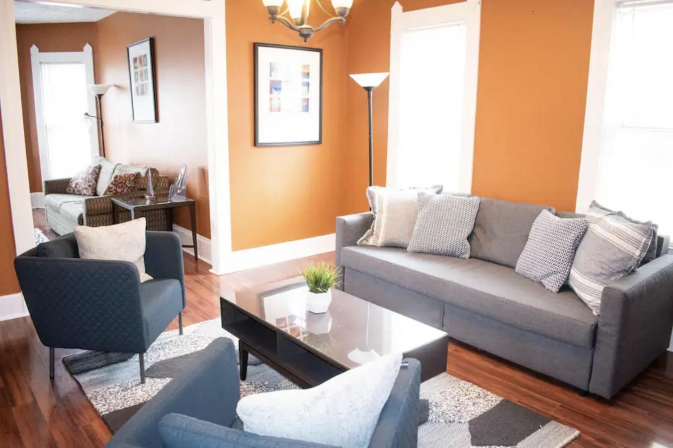 Expansive Charm In Every Corner 7 Bedroom * Cleveland
