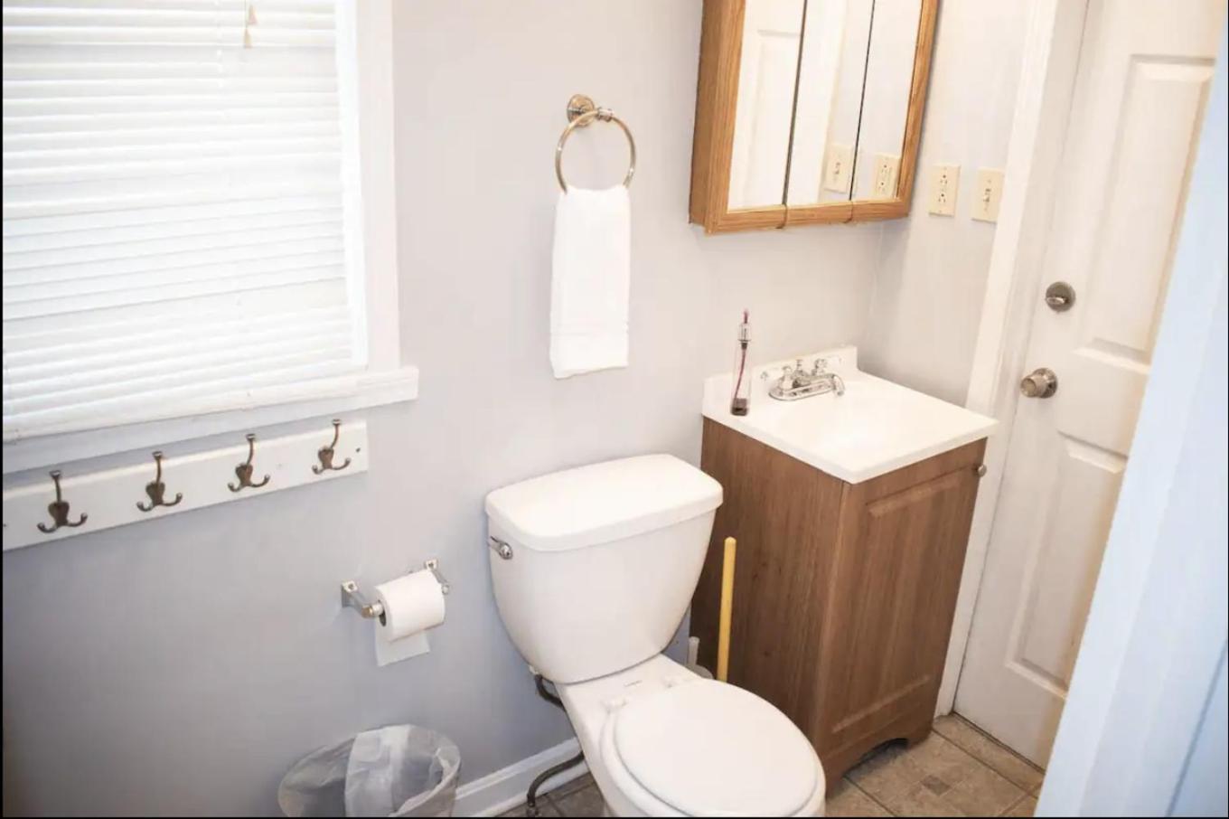 Expansive Charm In Every Corner 7 Bedroom * Cleveland