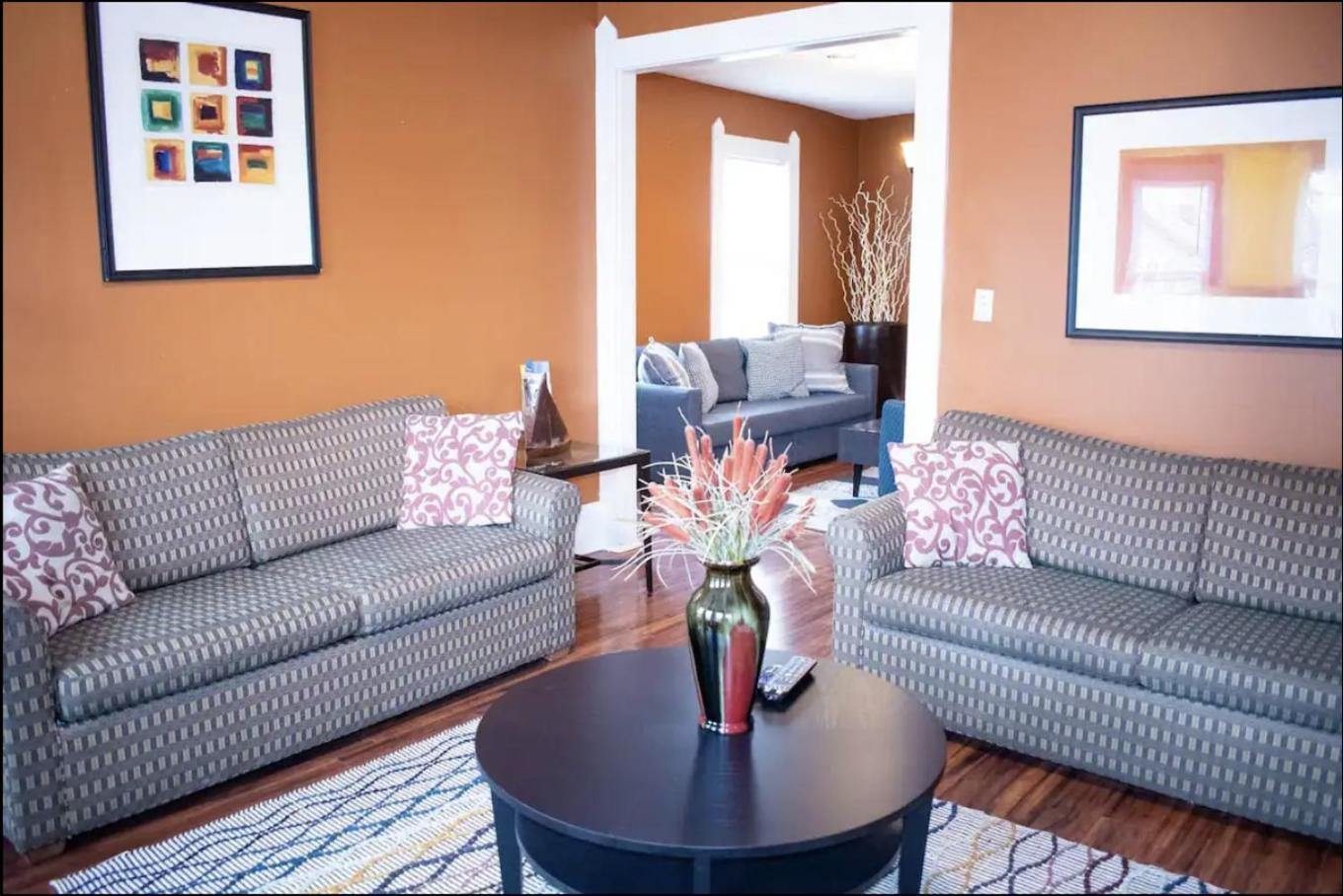 Expansive Charm In Every Corner 7 Bedroom Holiday home Cleveland