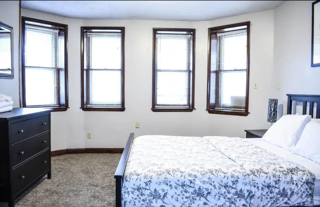 Holiday home Expansive Charm In Every Corner 7 Bedroom Cleveland