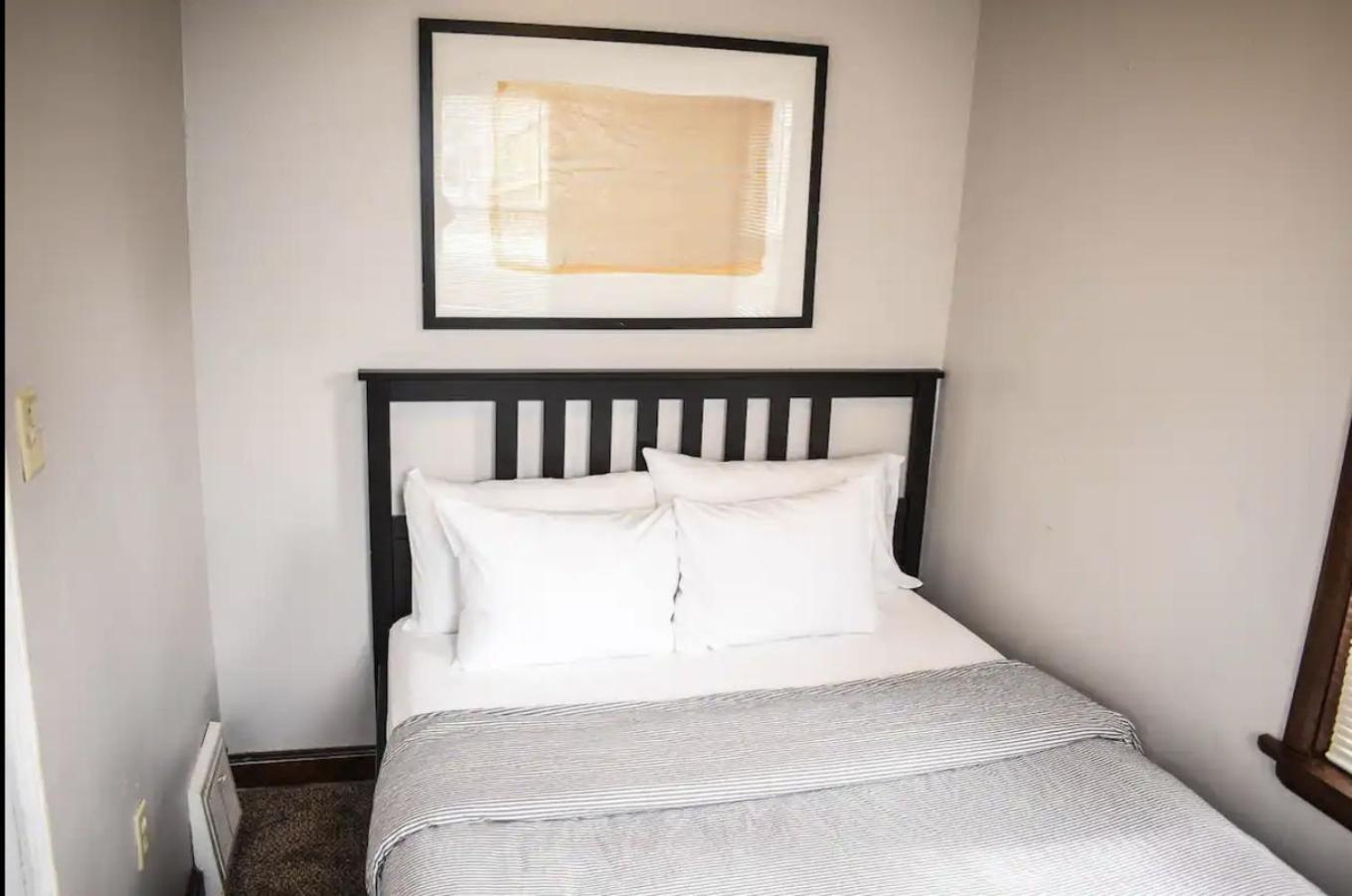 Expansive Charm In Every Corner 7 Bedroom * Cleveland