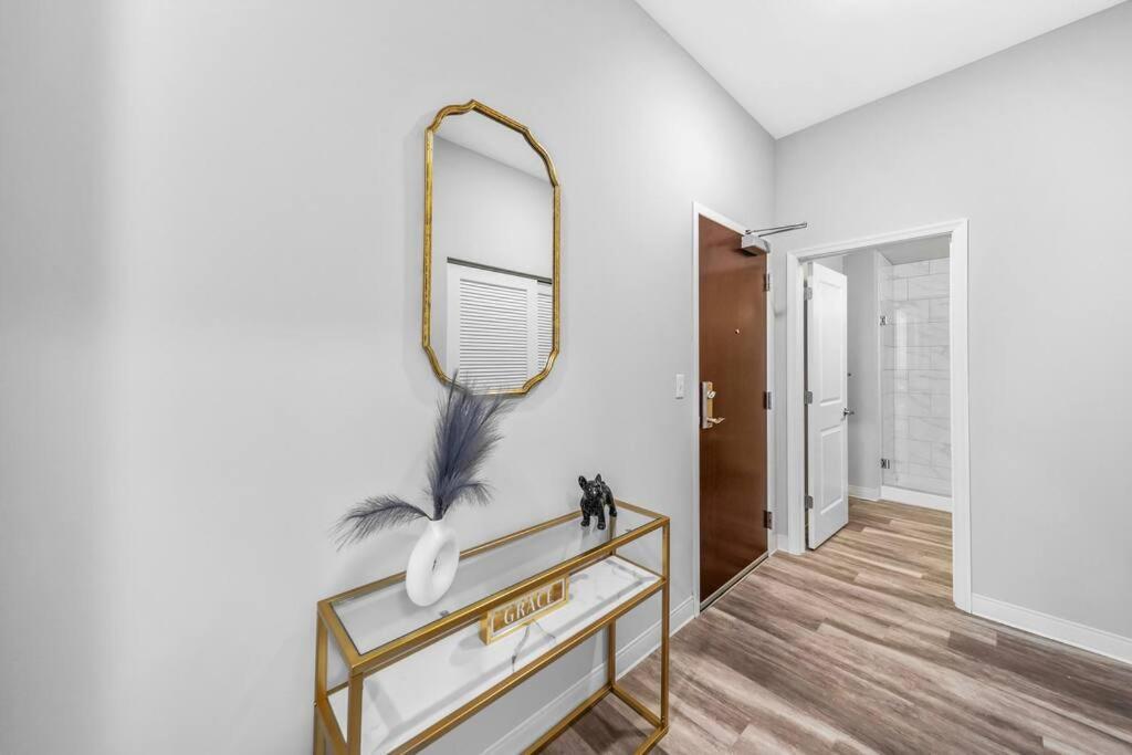 Heart Of Dt With Free Heated Pool & Steam Gym 415 *