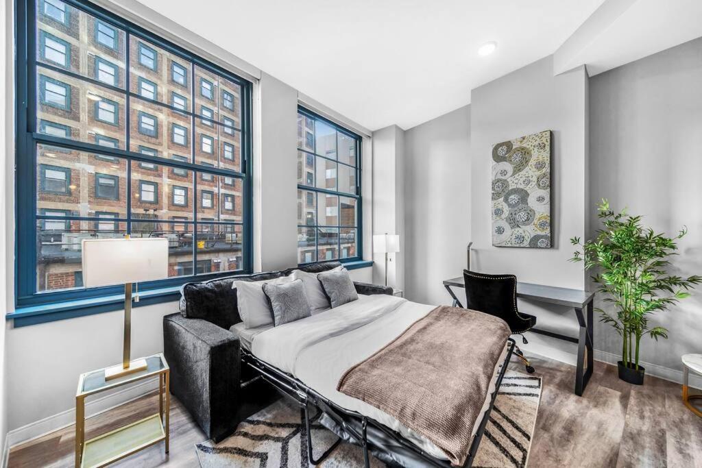 Apartment Heart Of Dt With Free Heated Pool & Steam Gym 415