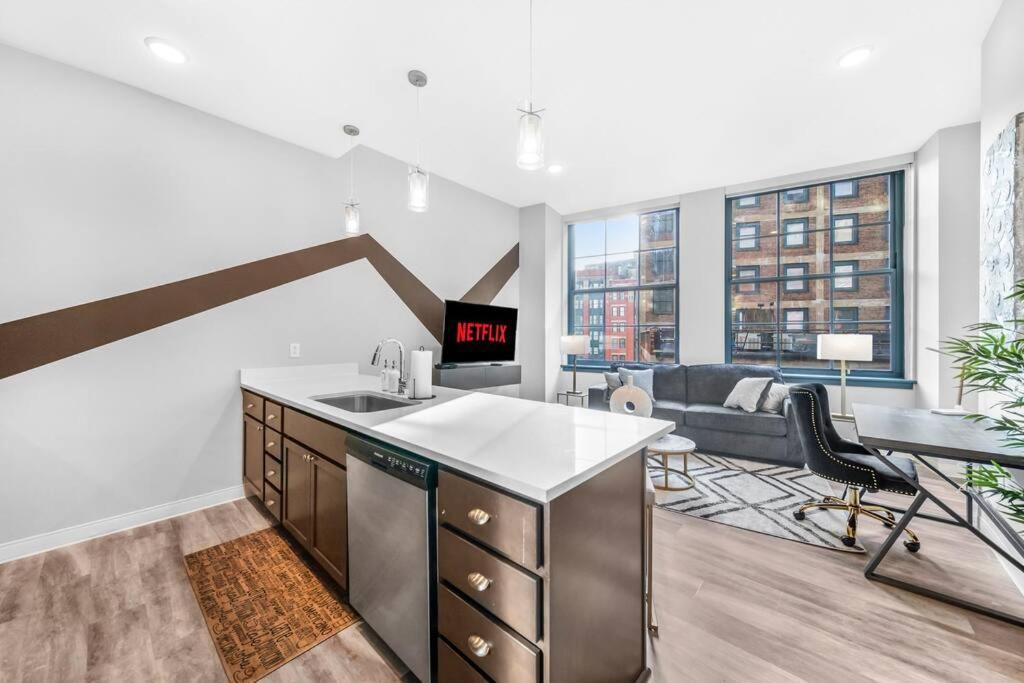 Heart Of Dt With Free Heated Pool & Steam Gym 415 Apartment Cleveland