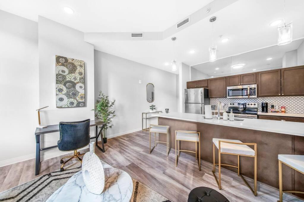 Heart Of Dt With Free Heated Pool & Steam Gym 415 * Cleveland
