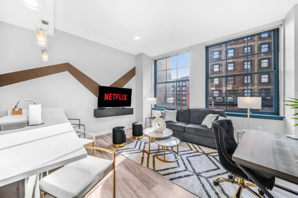 Apartment Heart Of Dt With Free Heated Pool & Steam Gym 415 Cleveland