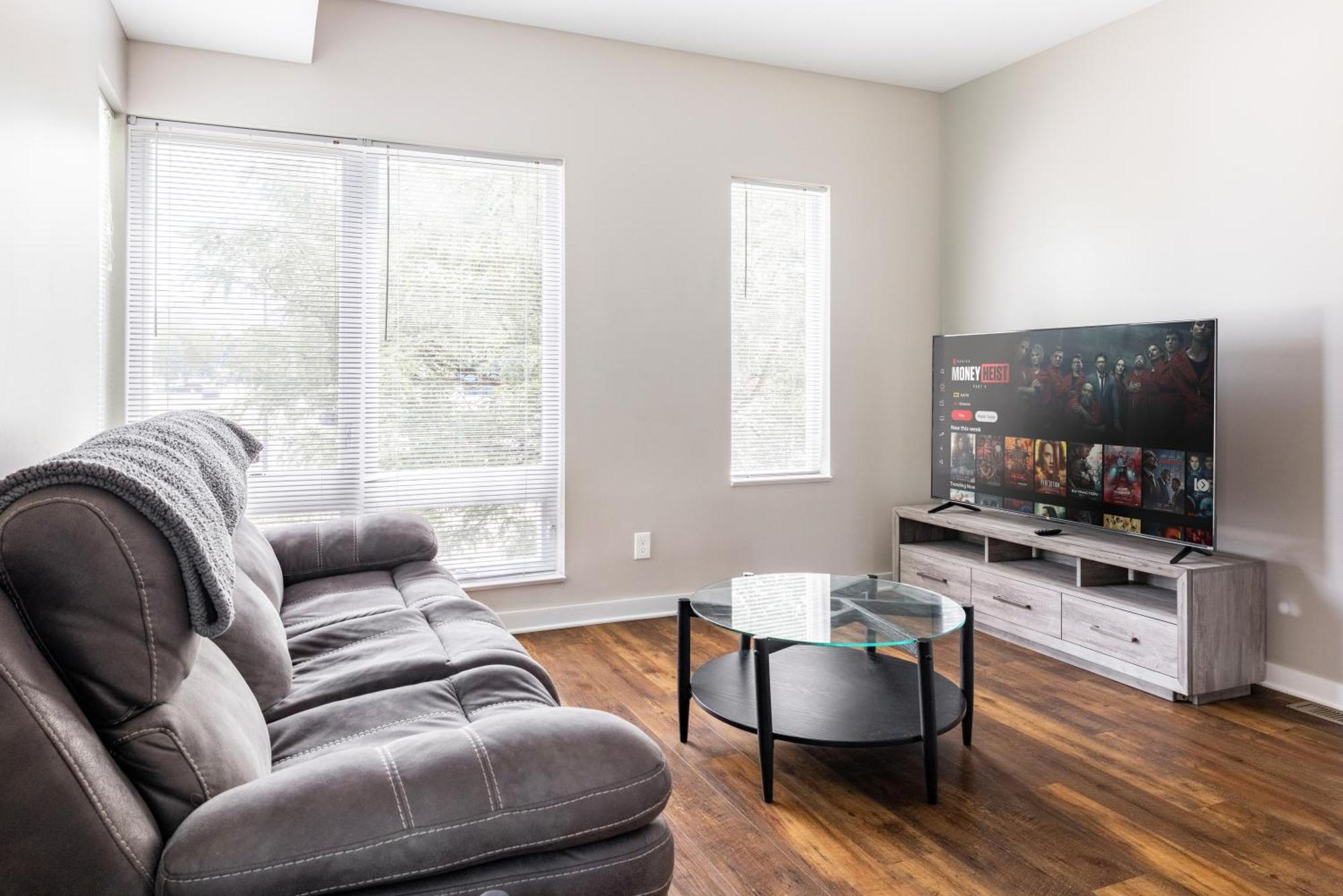 Villa Luxury Downtown Townhome Unit 14