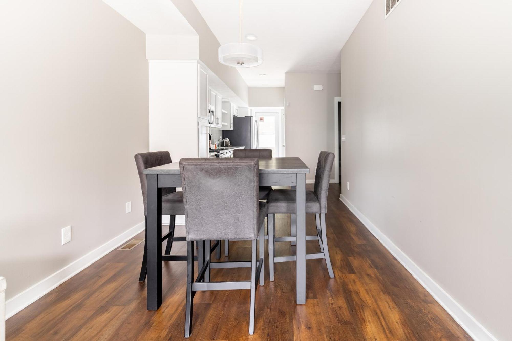 Luxury Downtown Townhome Unit 5 *