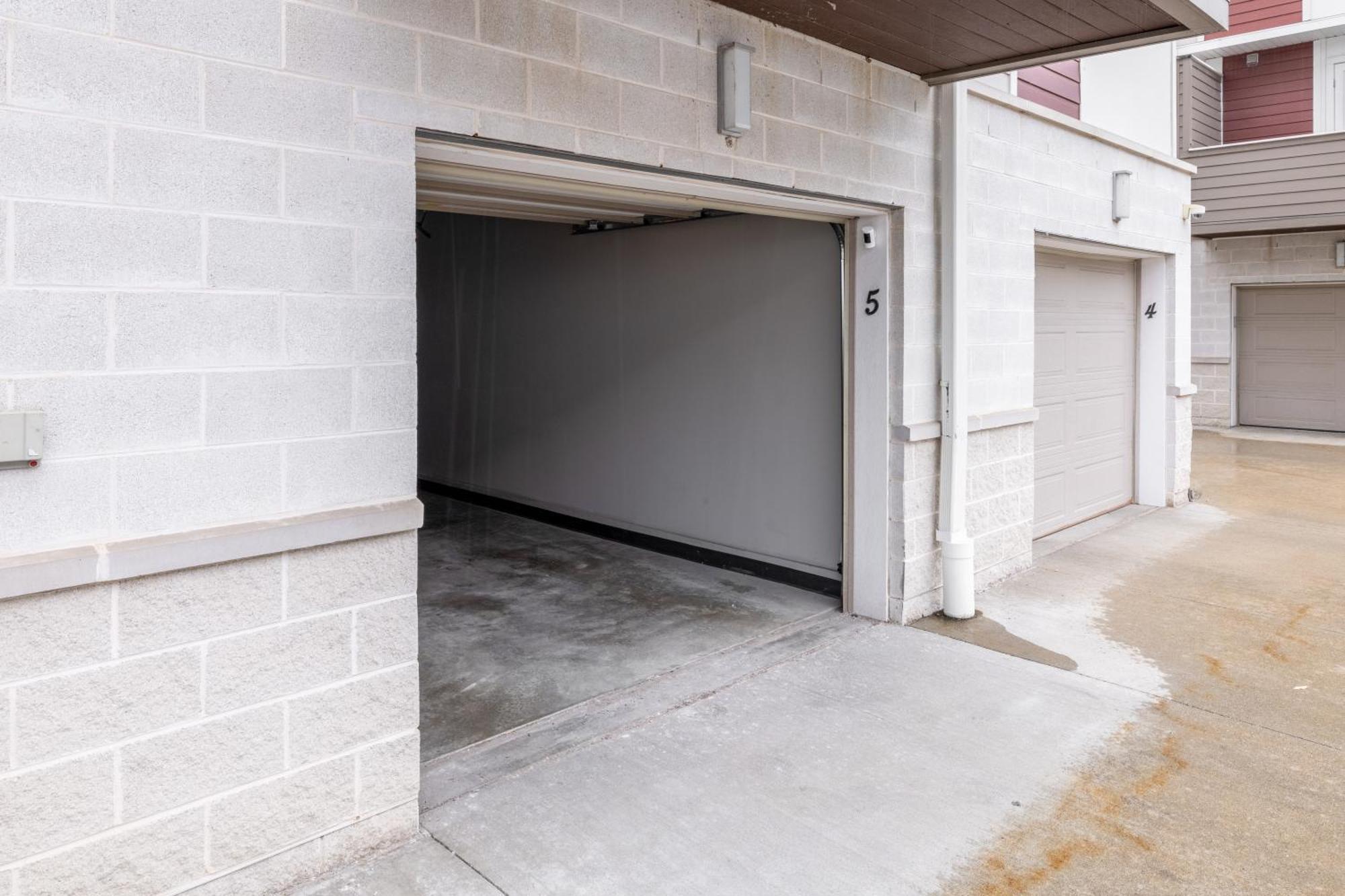 Villa Luxury Downtown Townhome Unit 5 *