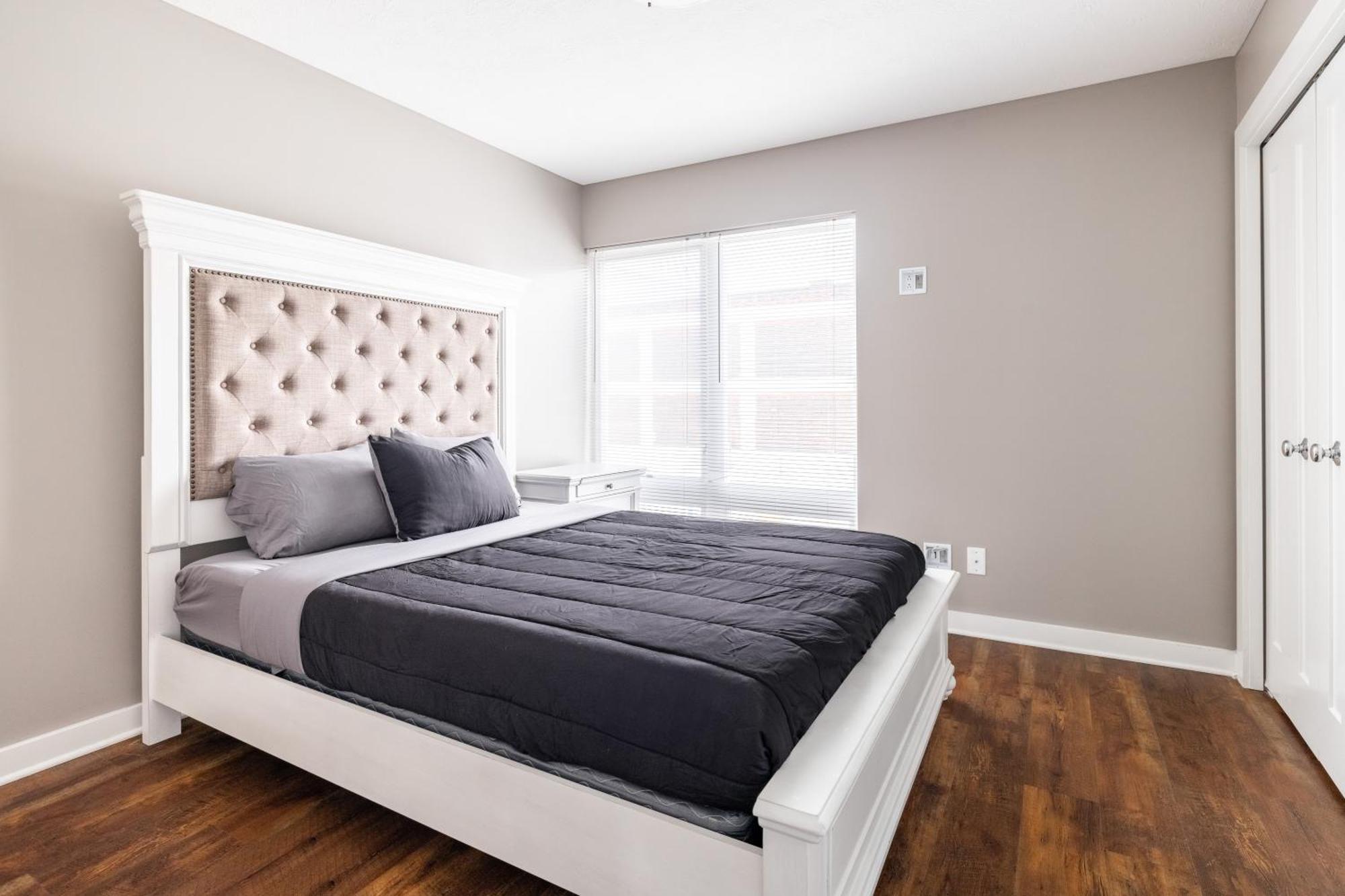 Villa Luxury Downtown Townhome Unit 5 *