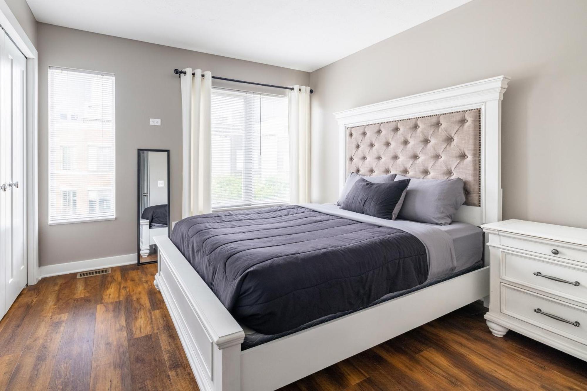 Luxury Downtown Townhome Unit 5 Villa
