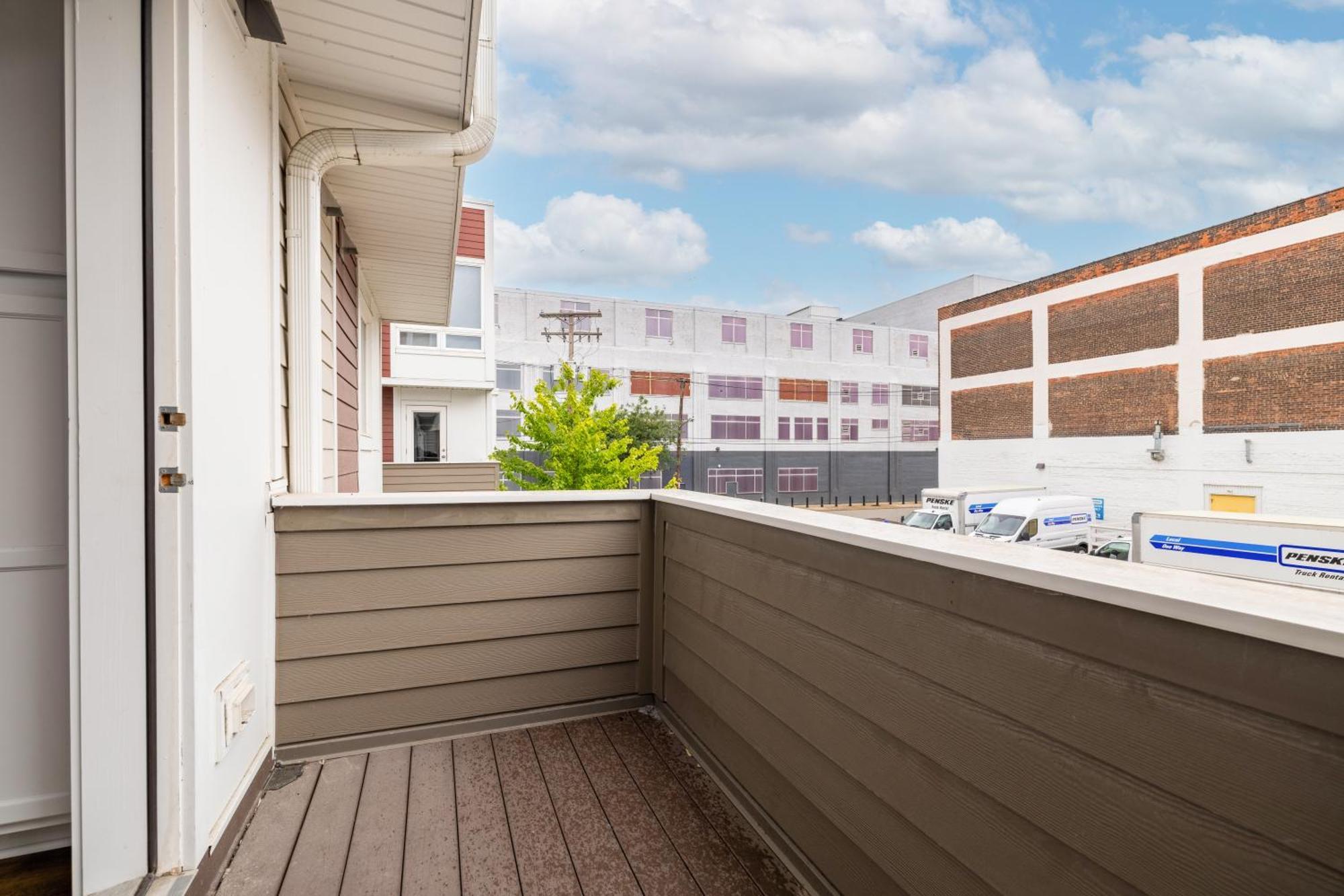 Luxury Downtown Townhome Unit 5 *