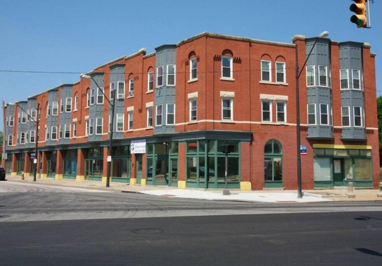 Apartment Conteporary Upgraded Dt Cle 2br Apt - Sleeps 6-7
