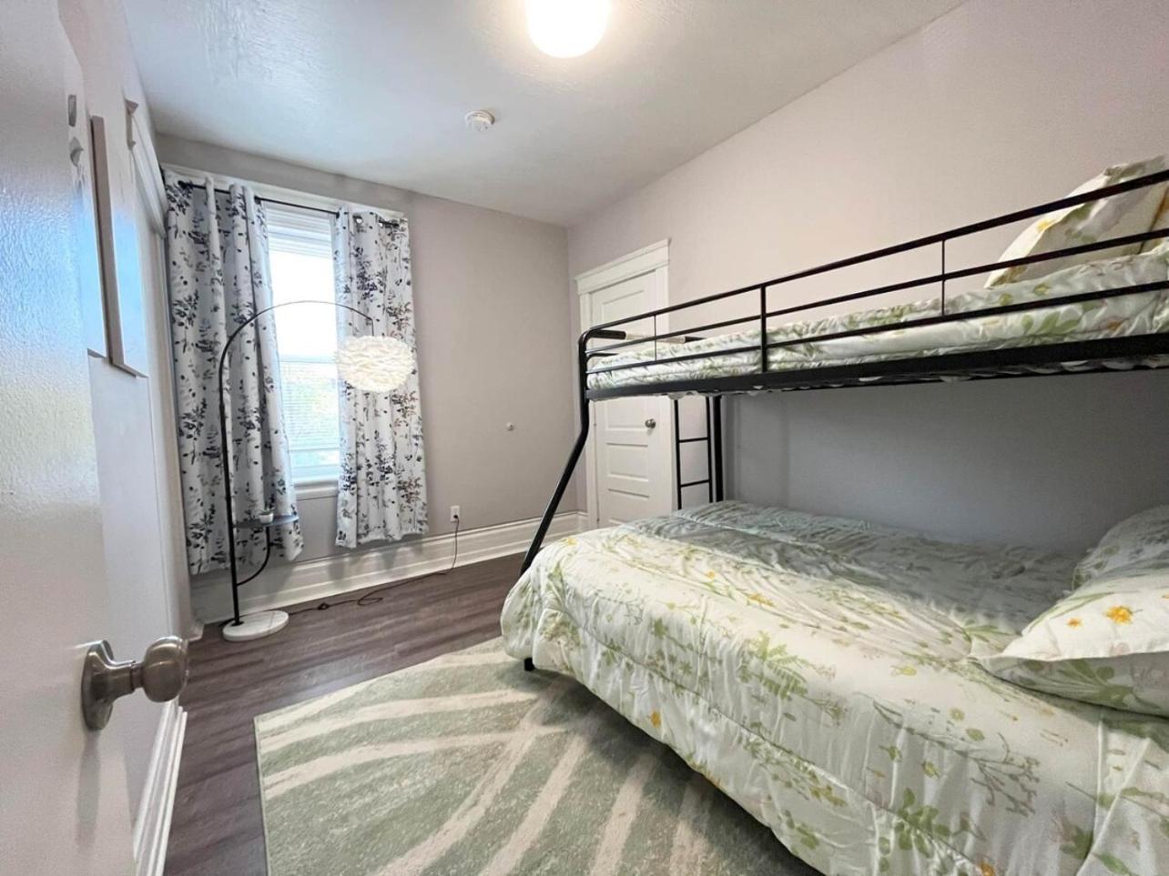 Conteporary Upgraded Dt Cle 2br Apt - Sleeps 6-7 * Cleveland