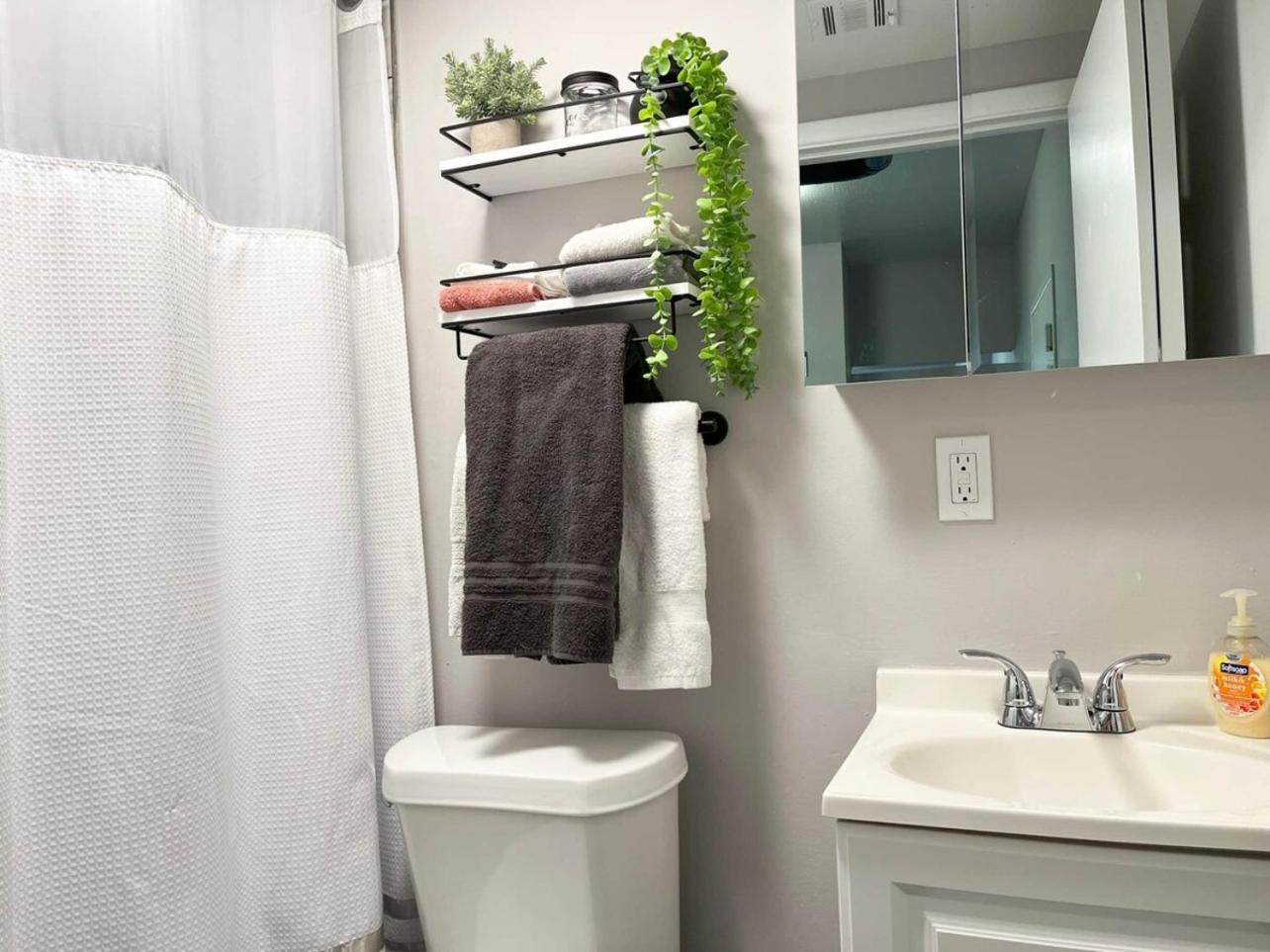 Apartment Conteporary Upgraded Dt Cle 2br Apt - Sleeps 6-7 Cleveland