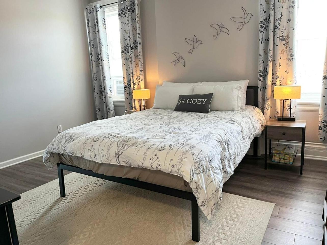 Apartment Conteporary Upgraded Dt Cle 2br Apt - Sleeps 6-7 *