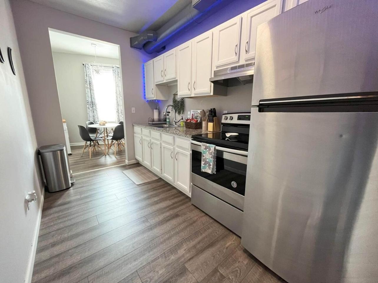 Conteporary Upgraded Dt Cle 2br Apt - Sleeps 6-7 Apartment Cleveland