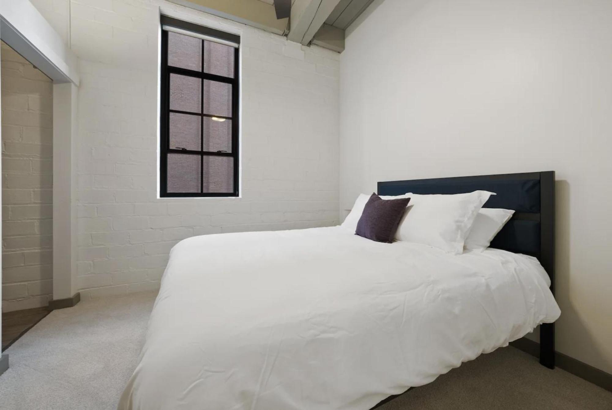 2125 Superior Living Apartment *