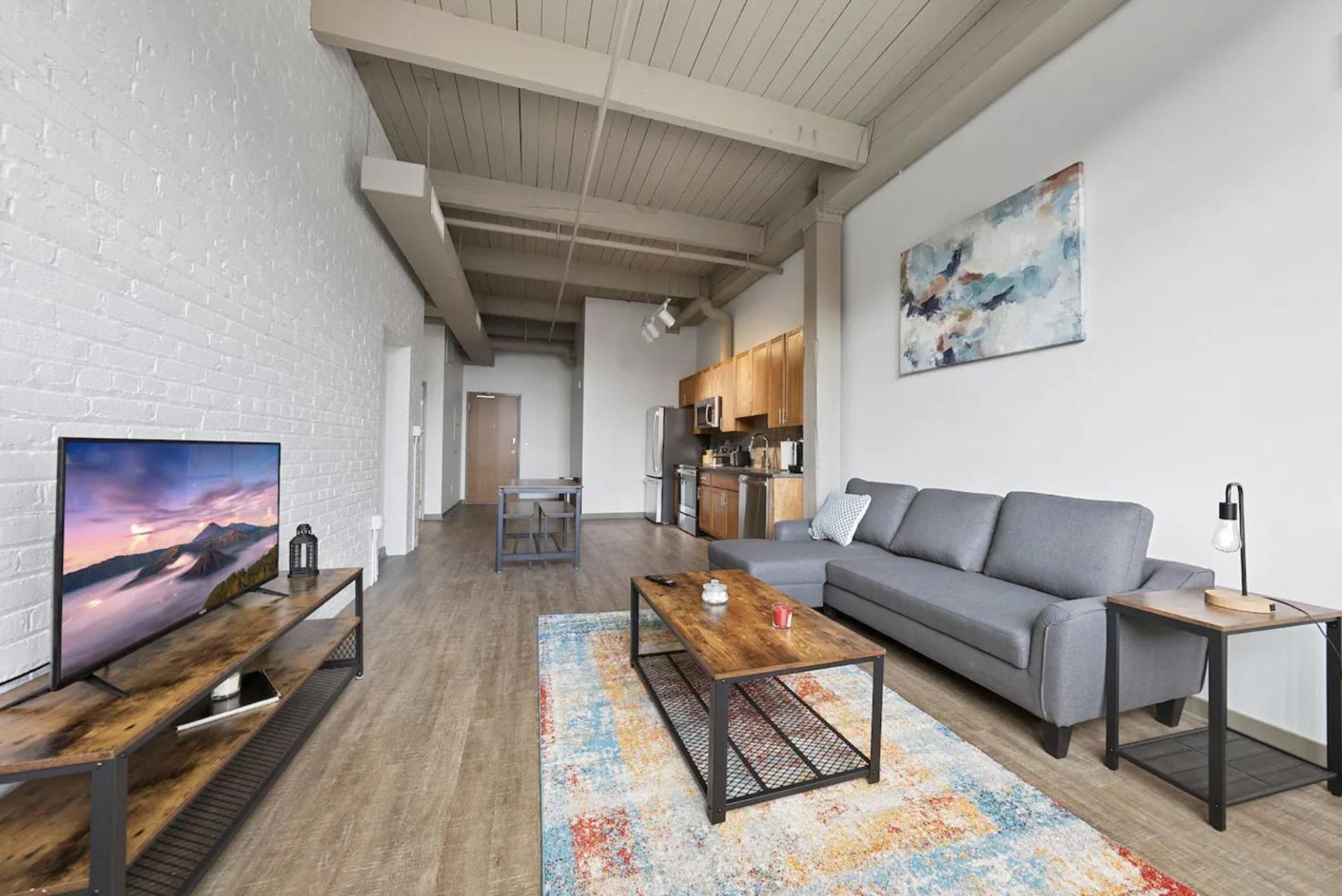 2125 Superior Living Apartment
