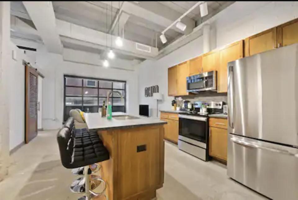 2125 Superior Living *