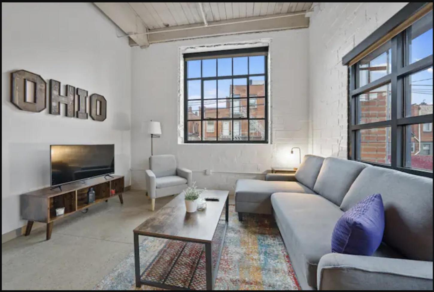 2125 Superior Living Apartment