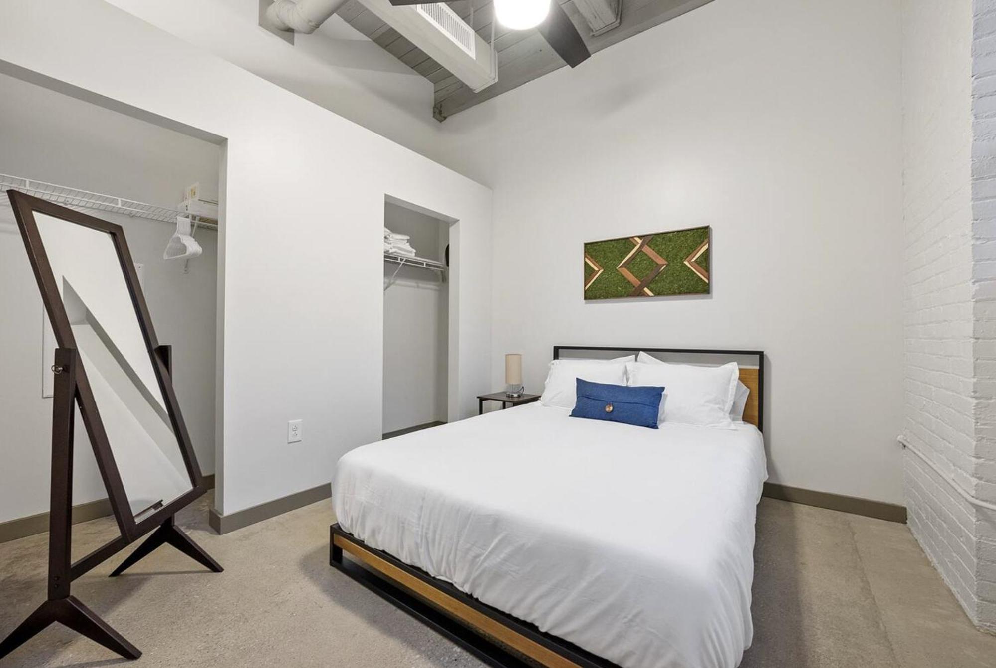 Apartment 2125 Superior Living *