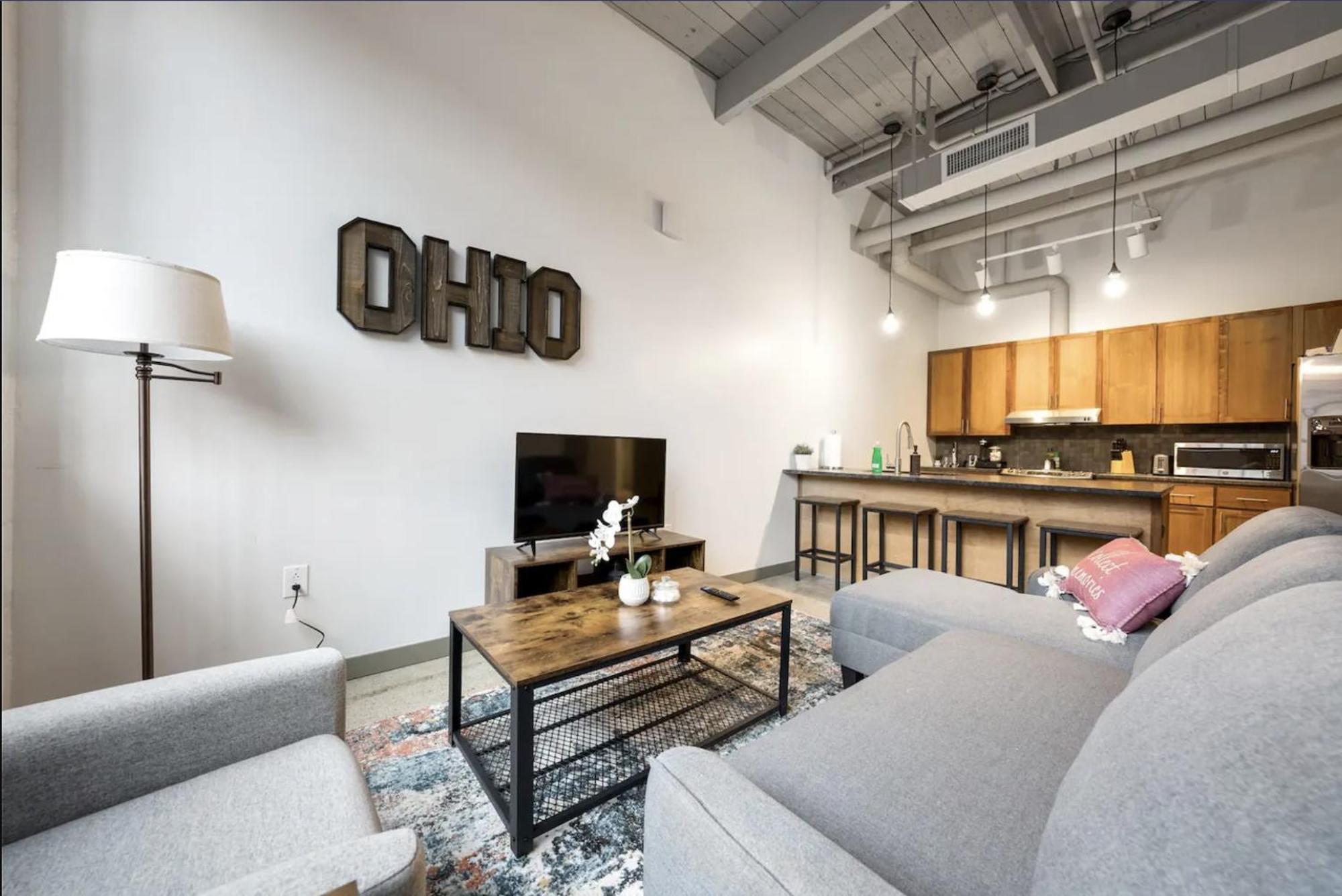 2125 Superior Living Apartment