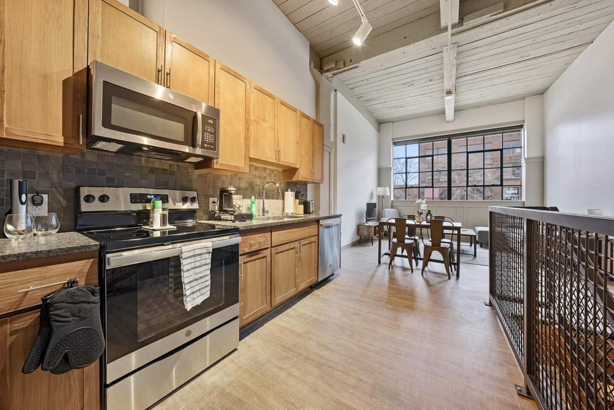 Apartment 2125 Superior Living *