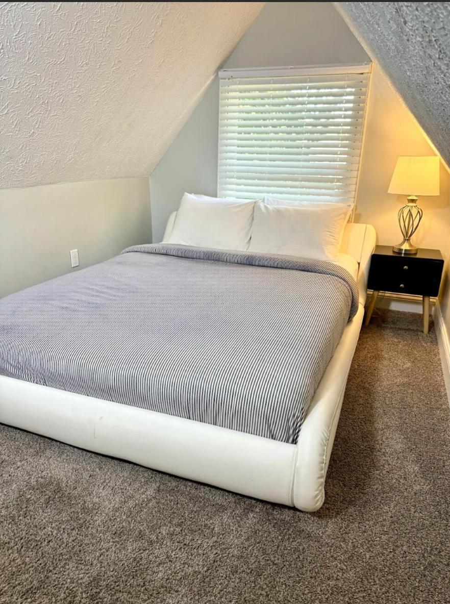 Apartment The House - Terrific W33rd *